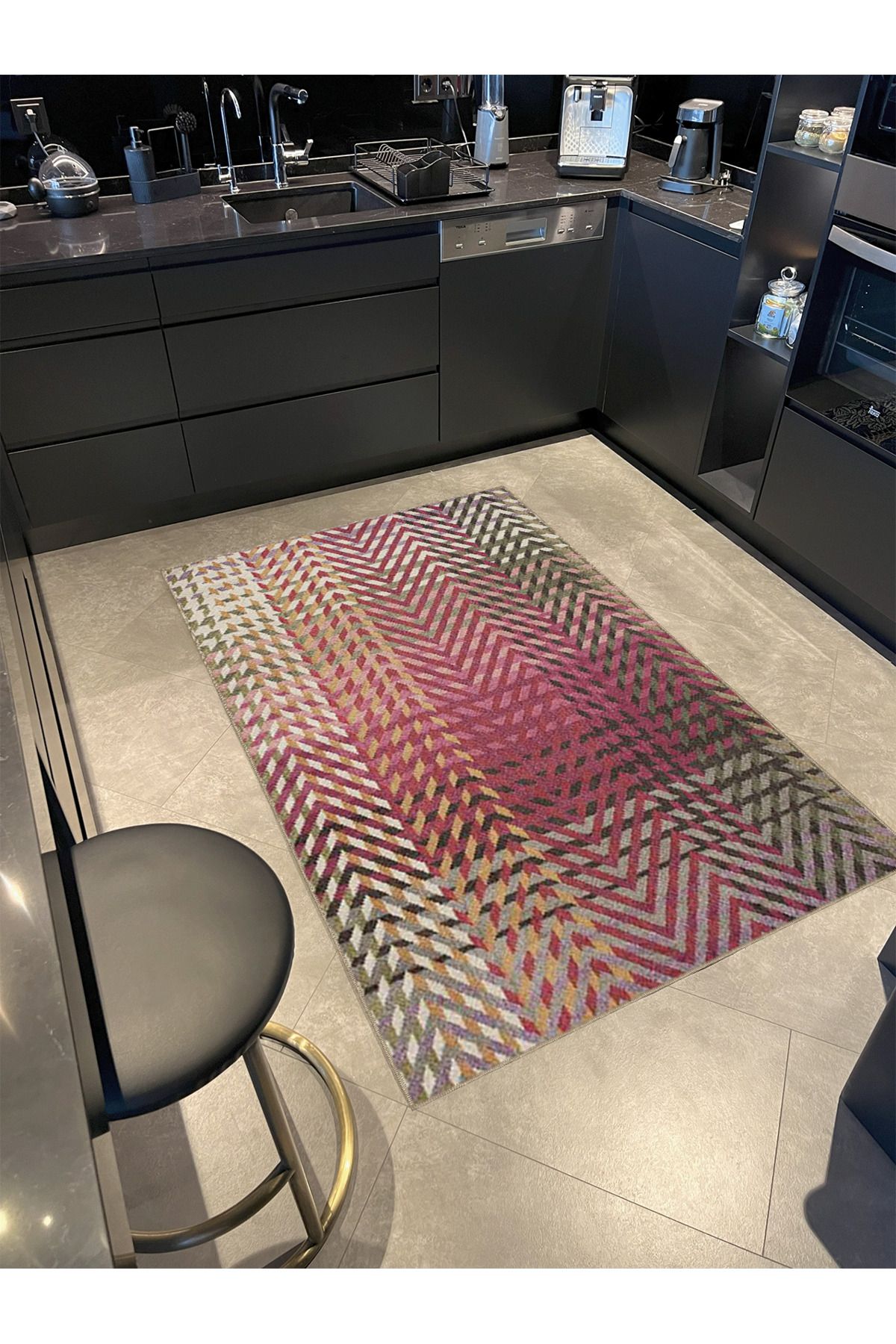 Pembe Temalı Çok Renkli Geometrik Desenli Kreatif Modern Dekoratif Halı 4523