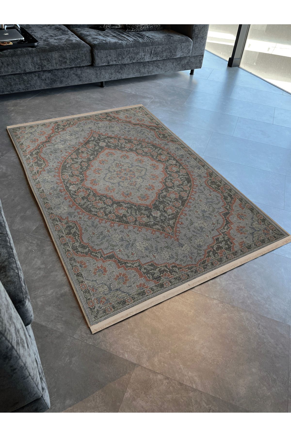 Gri Temalı Çok Renkli Motifli Etnik Çiçek ve Gül Desenli Vintage Dekoratif Halı 2841