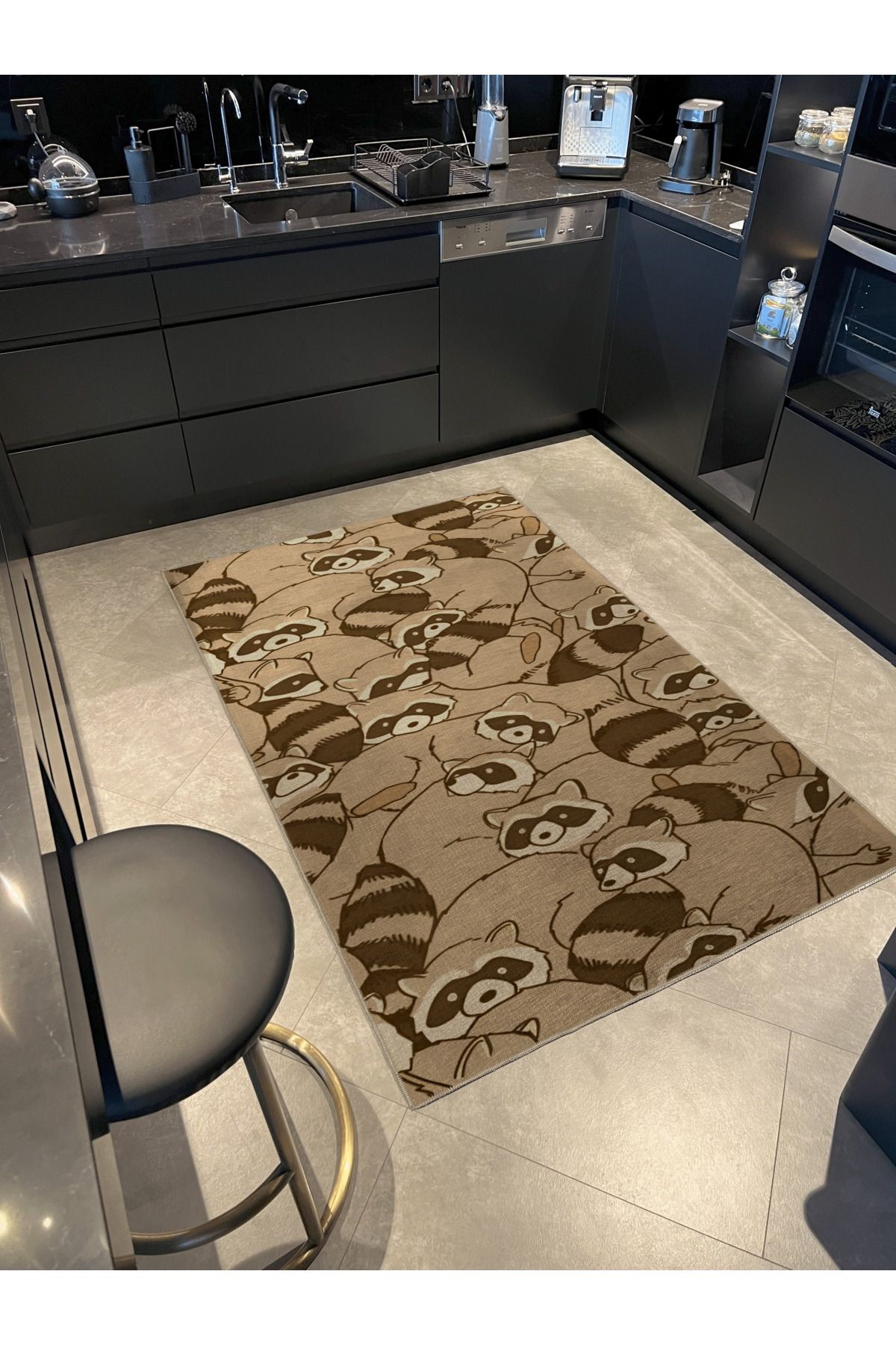 Kahve Ton Rakun Desenli Kreatif Modern Dekoratif Halı 2150