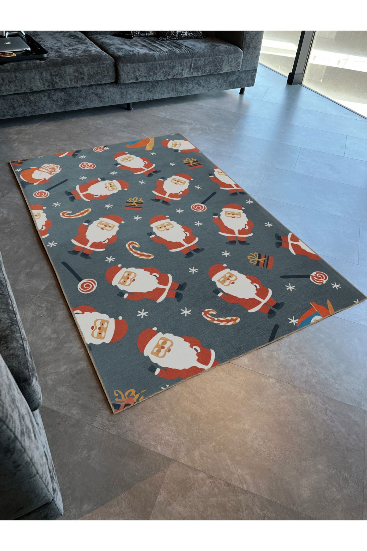Yılbaşı Temalı Çok Renkli Noel Baba Karma Süs Desenli Kreatif Modern Dekoratif Halı 2235