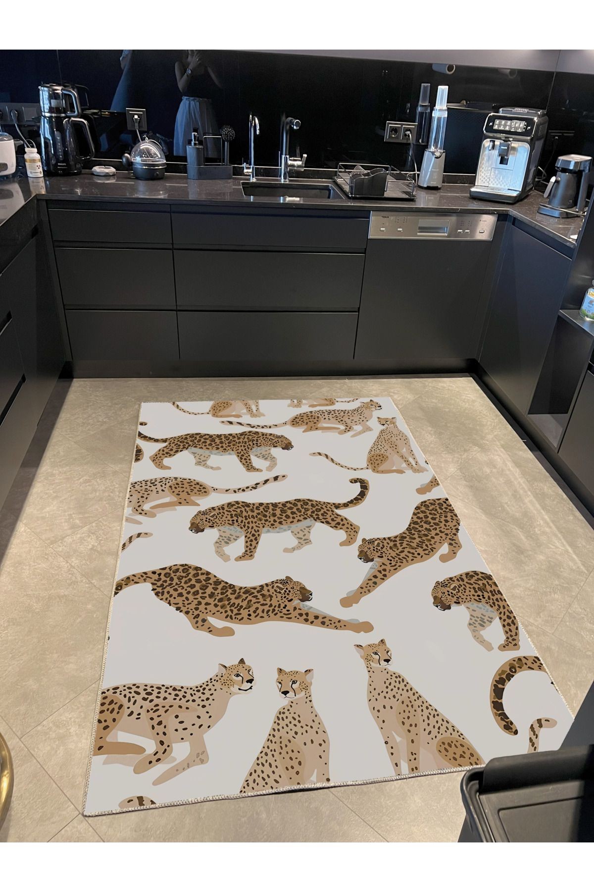 Bej Temalı Leopar Desenli Modern Dekoratif Halı 1657