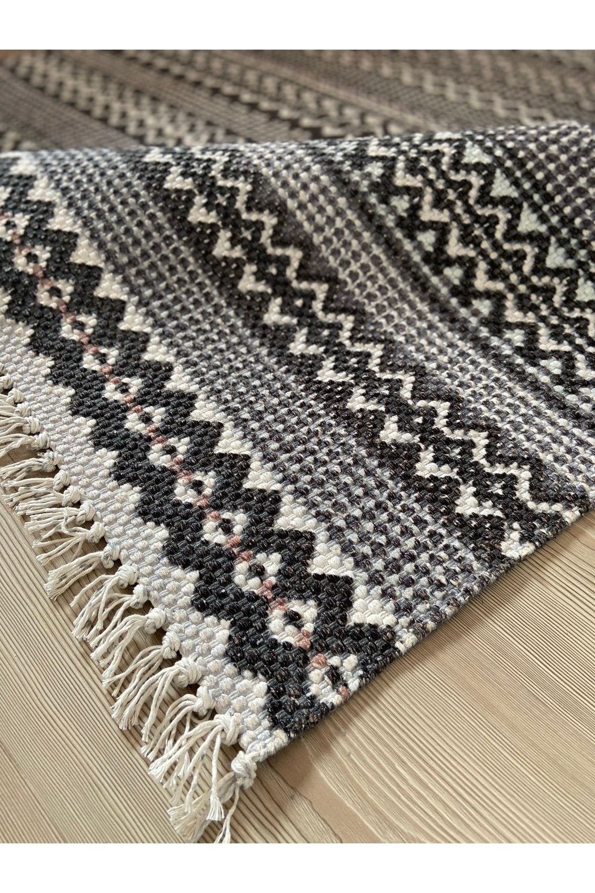 Cotton 3209 Alr Siyah Beyaz Etnik Saçaklı Kilim