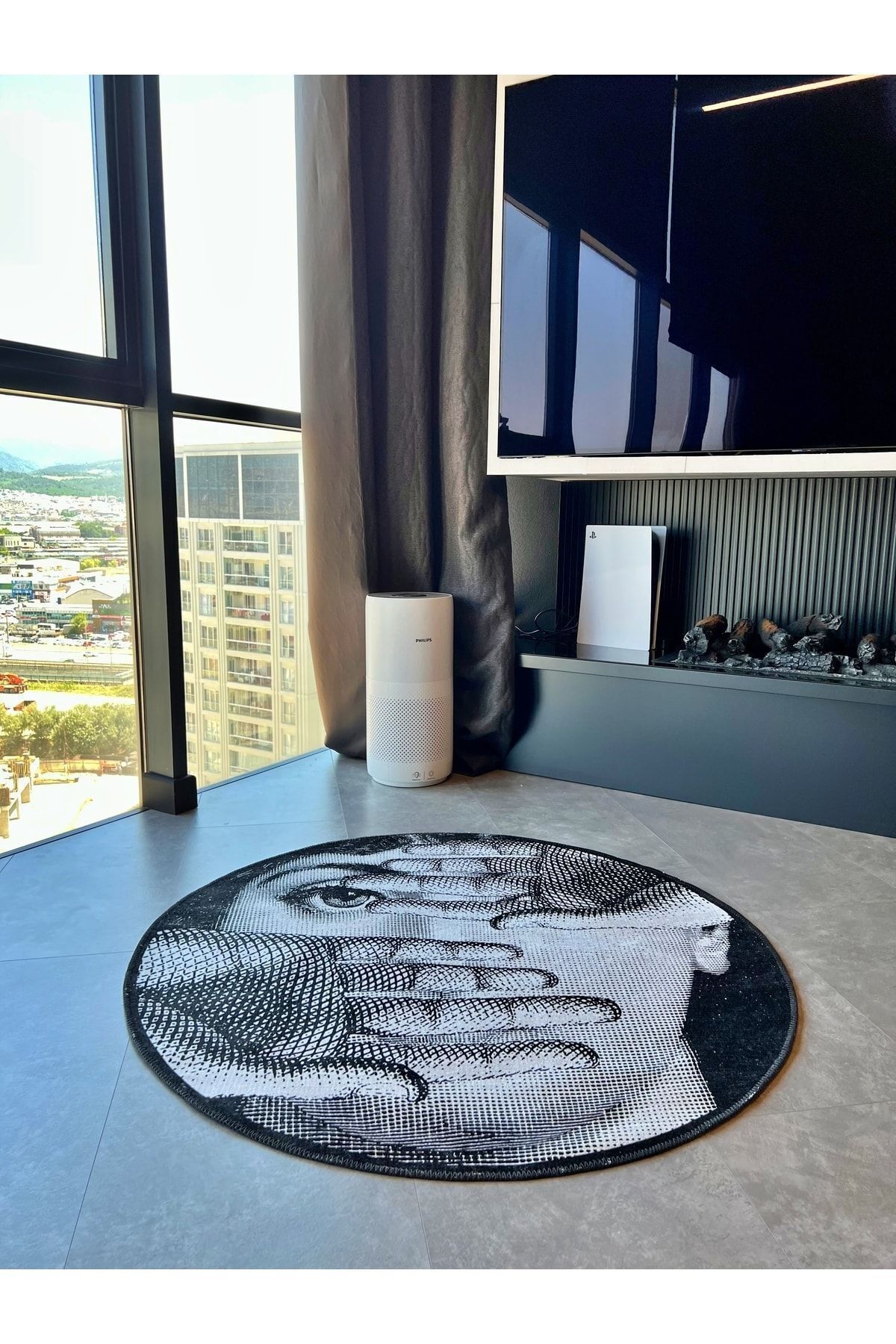 Mira 875 Yüz Ve El Temalı Siyah Beyaz Halı