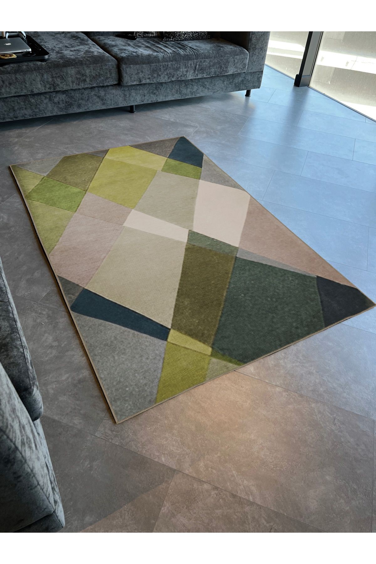 Yeşil Mavi Temalı Geometrik Karma Şekil Desenli Modern Dekoratif Halı 1991