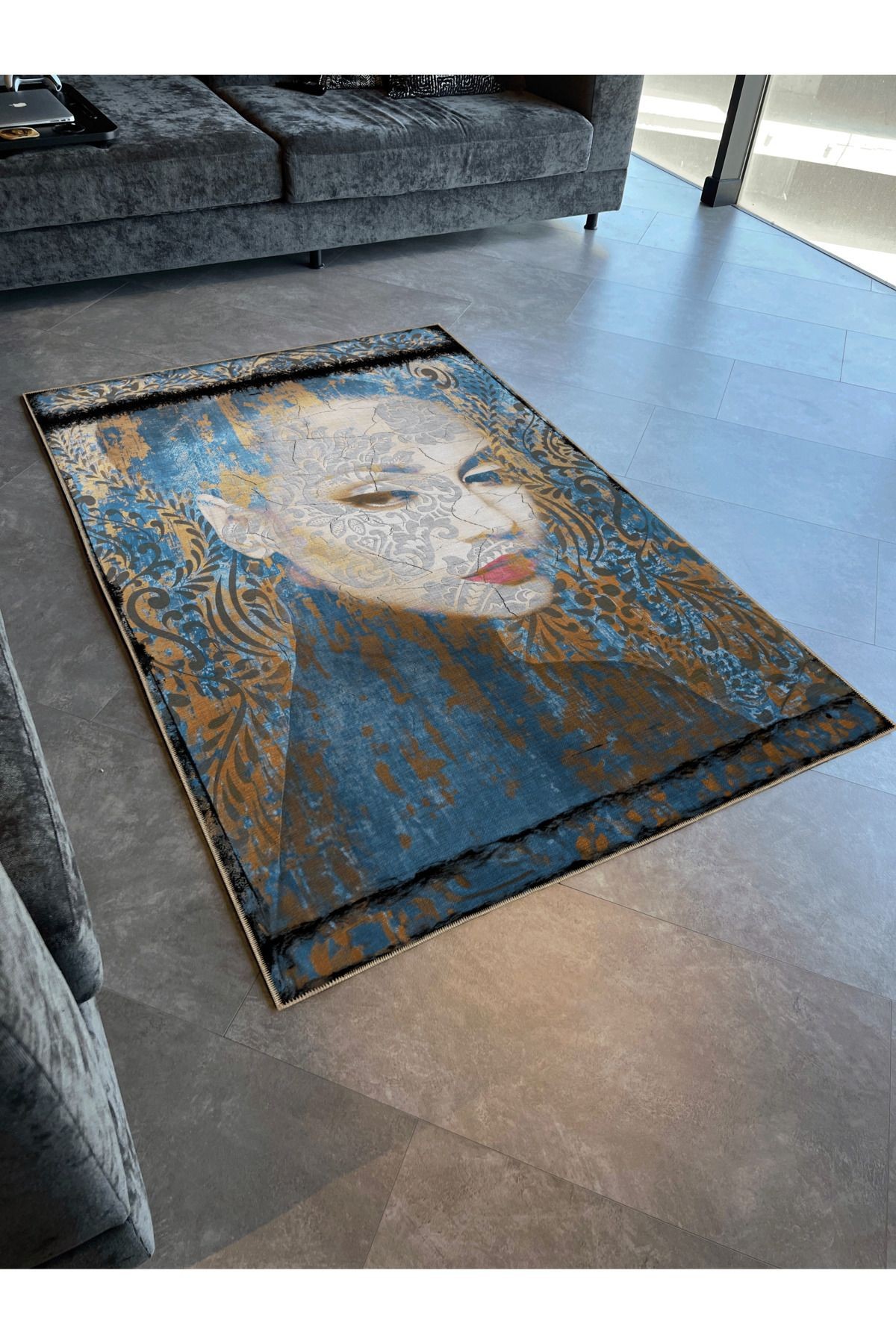 Sarı Mavi Temalı Motifli Soyut Kadın Portre Desenli Modern Dekoratif Halı 2524