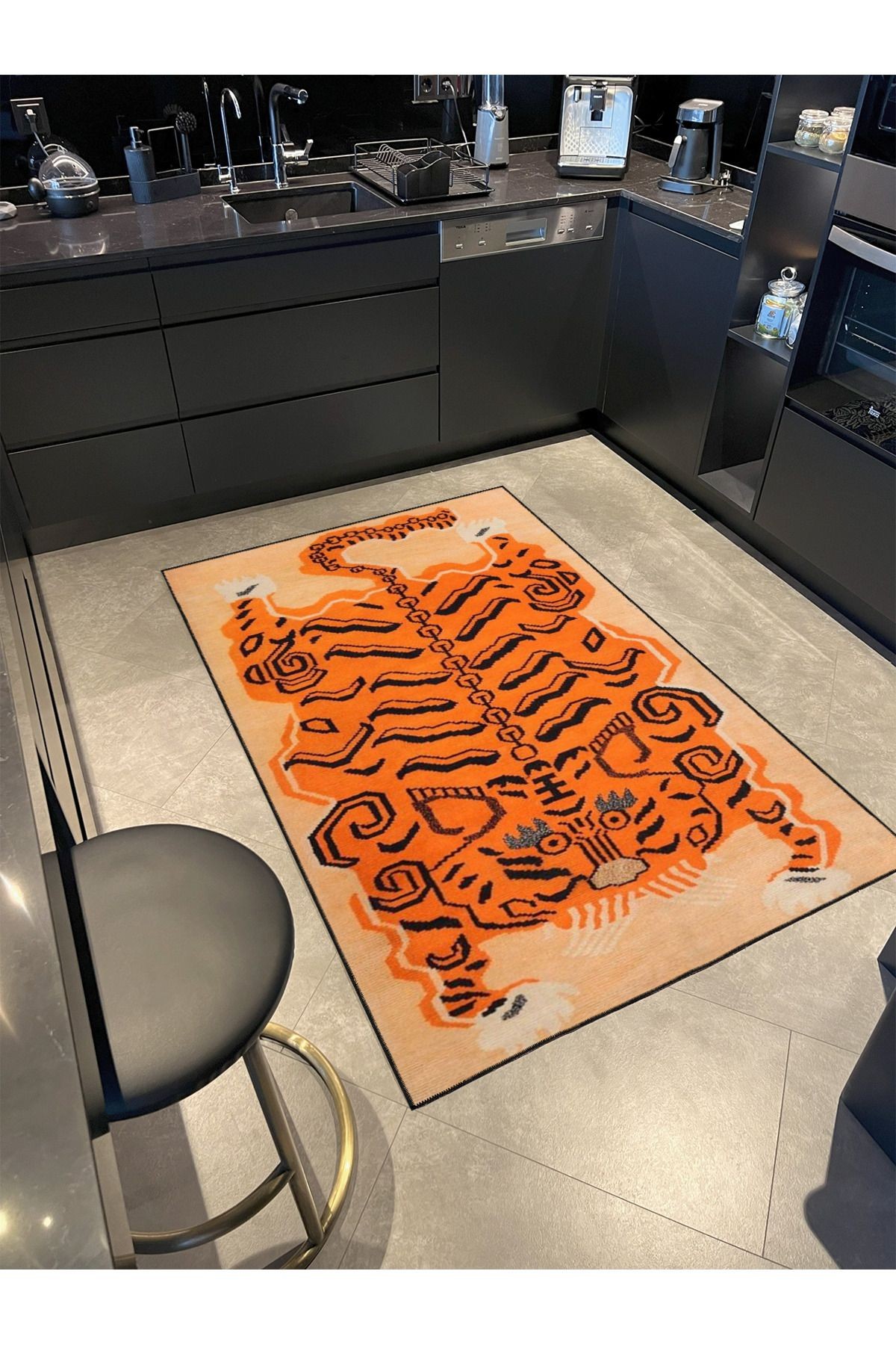 Turuncu Temalı ve Hayvan Desenli Dekoratif Halı miravip440