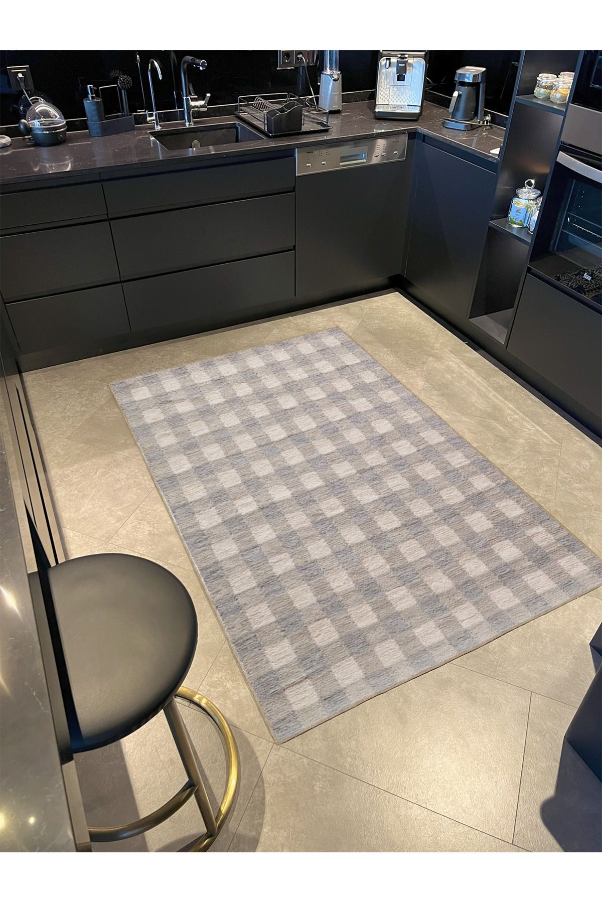 Pofidik Temalı Kareli Kahverengi Dekoratif Halı ve Yıkanabilir Halı miravip9665