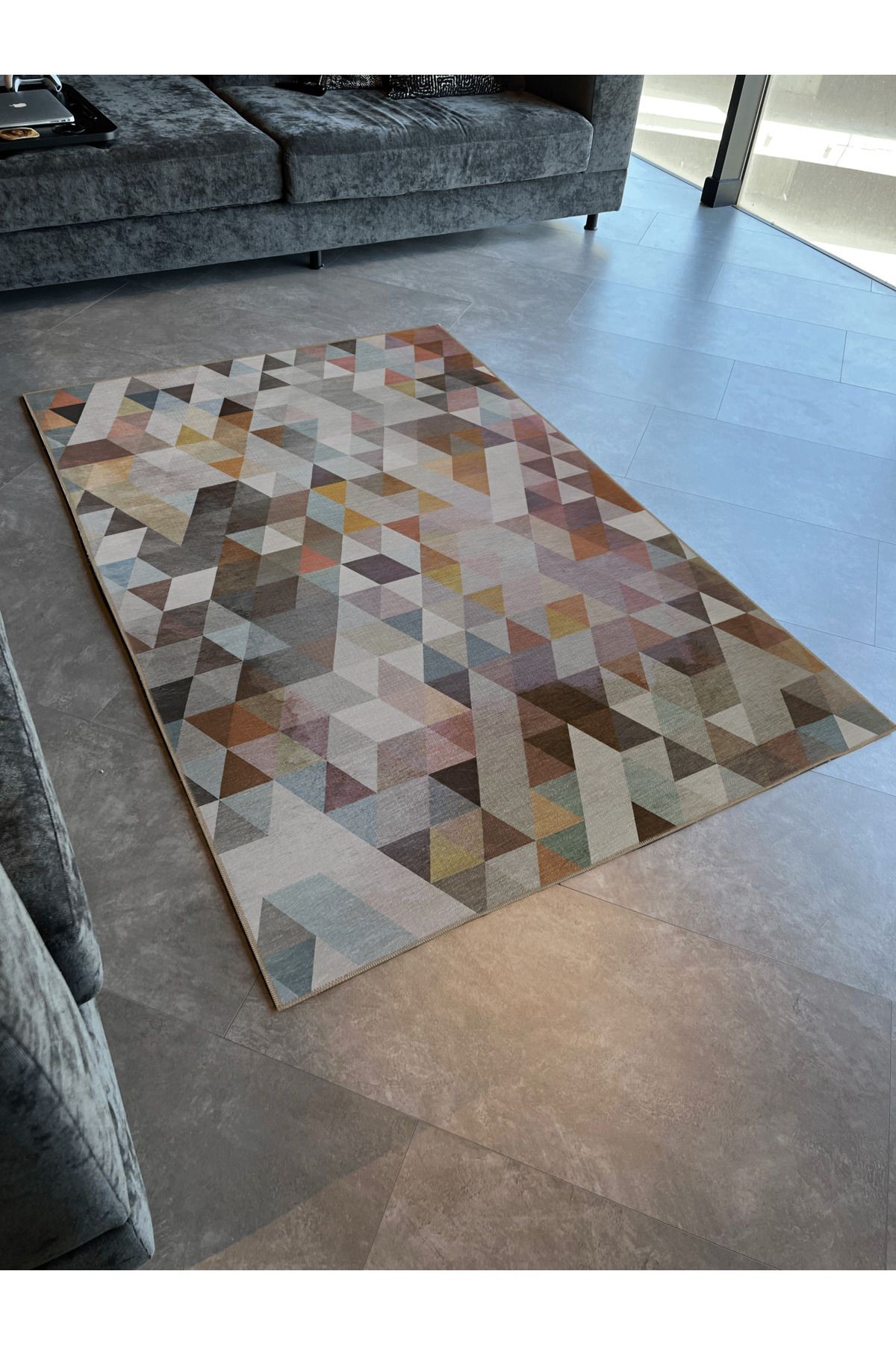 Çok Renkli Geometrik Üçgen Şekil Desenli Kreatif Modern Dekoratif Halı 2045