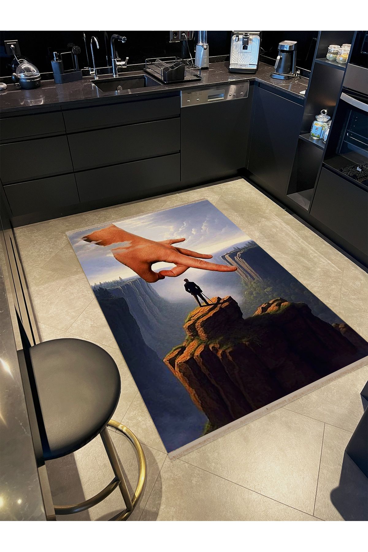 Özge Koleksiyonu Sanatsal Tasarım El Detaylı Zirvede Yalnız Adam Dokuma Taban Dekoratif Halı özge02