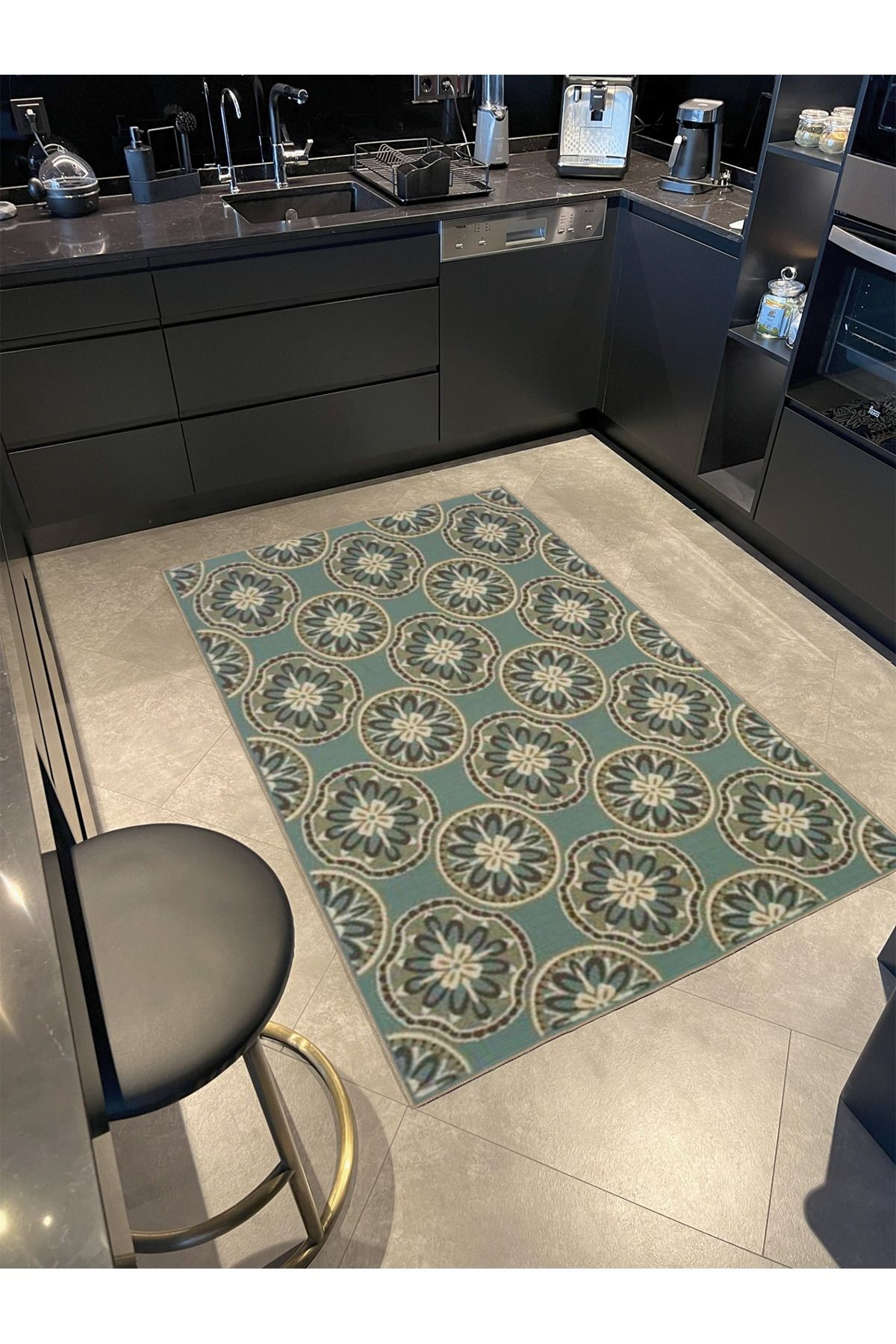 Yeşil Top İçinde Çiçekli Geometrik Şekilli Desenli Dekoratif Yıkanabilir Halı miravip8434