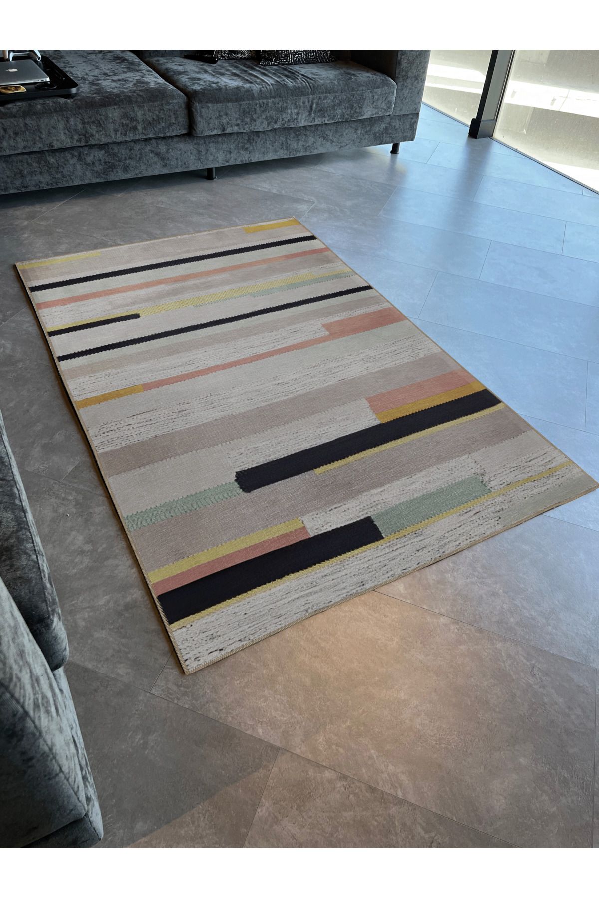 Gri Bej Temalı Şerit Çizgi Desenli Modern Dekoratif Halı 2177