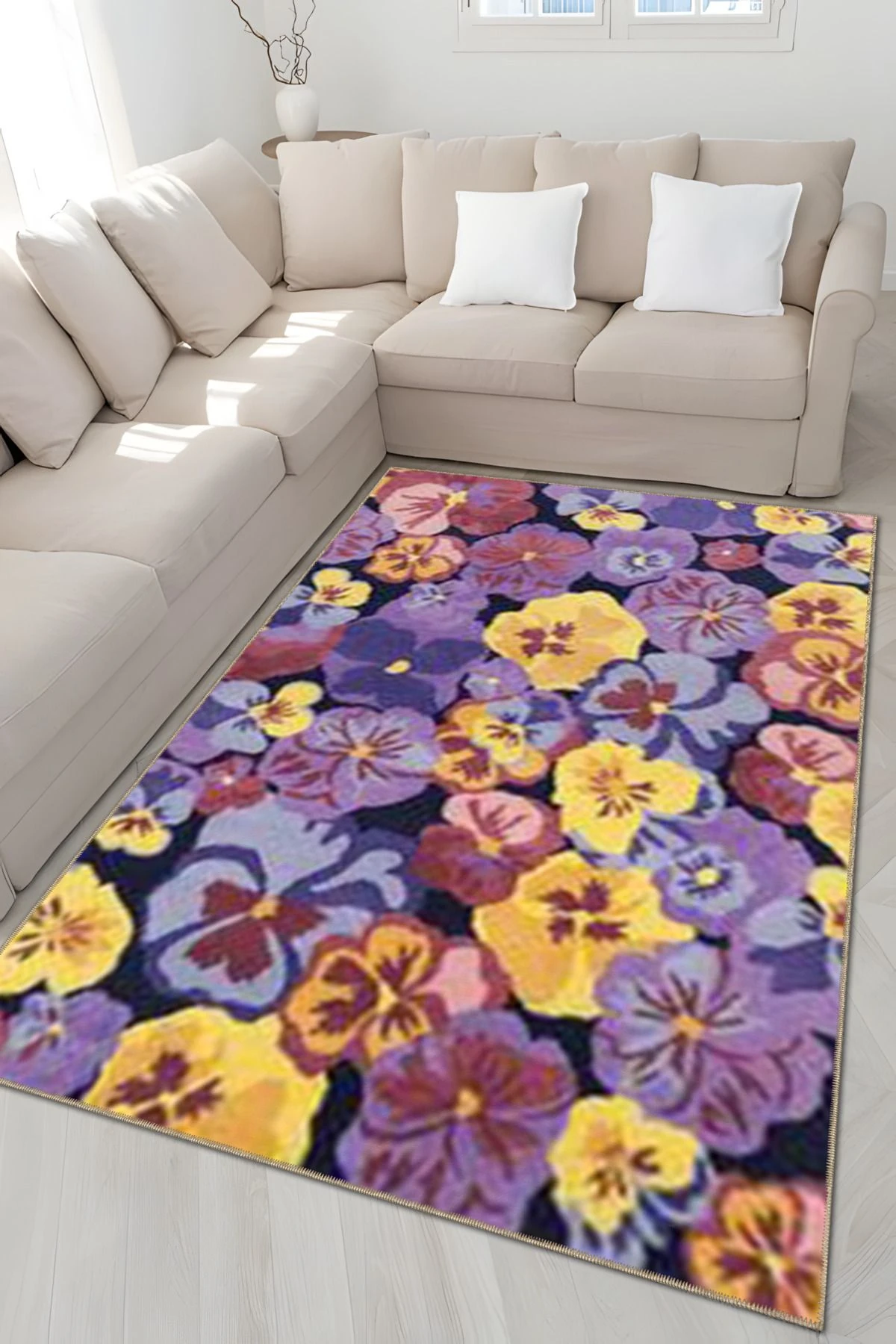 Mor Sarı Temalı Karma Çiçek Menekşe Desenli Modern Dekoratif Halı 5044