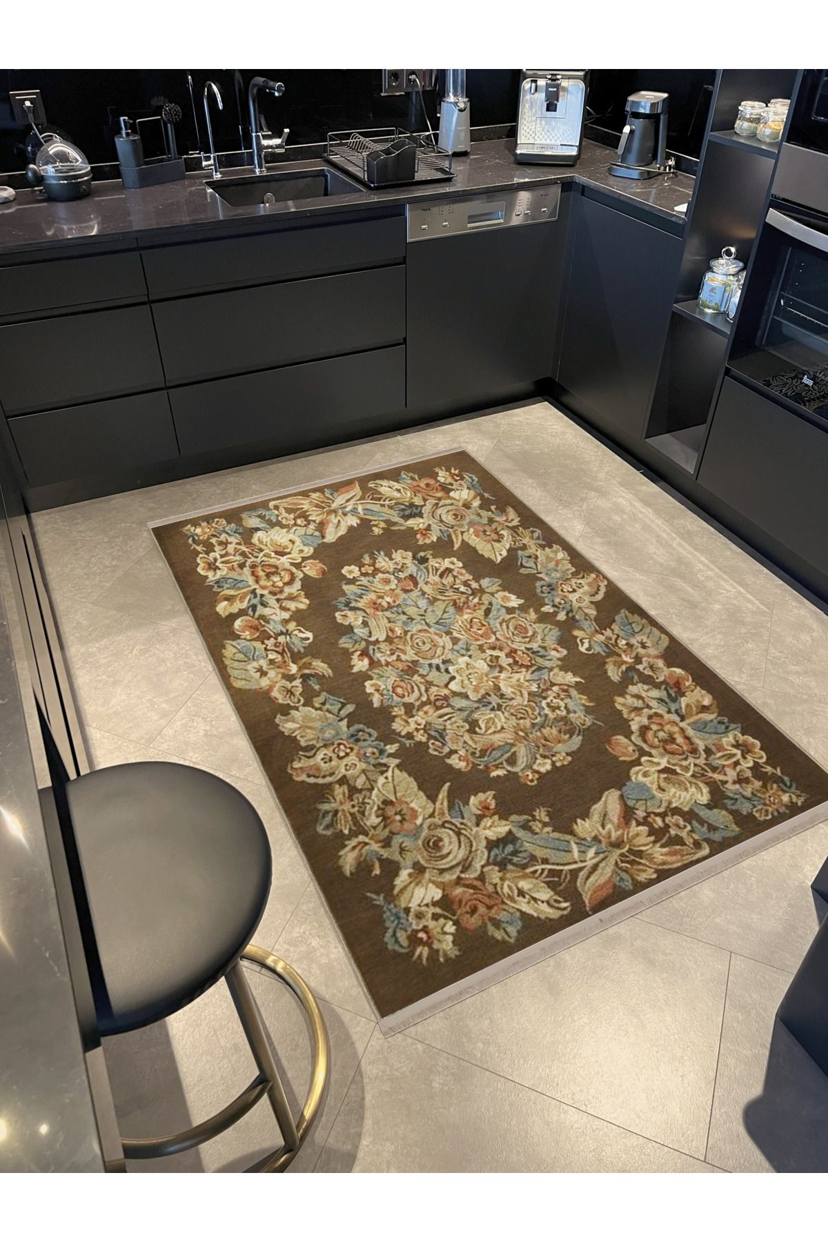 Kahverengi Temalı Karma Çiçek Gül Desenli Saçaklı Vintage Dekoratif Halı 3174