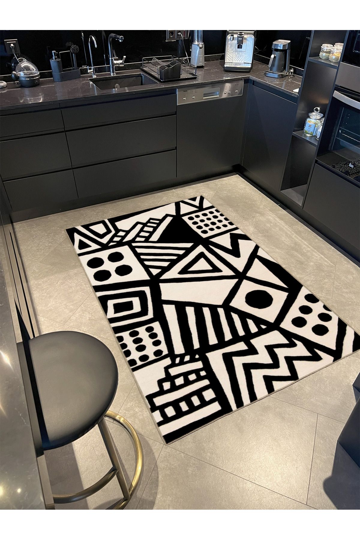 Siyah ve Beyaz Üçgenli Geometrik Modern Desenli Dokuma Taban miravip849