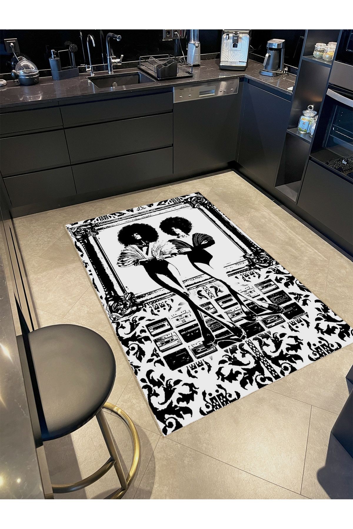 Buse Koleksiyonu Siyah Beyaz Temalı Kaset ve Kadın Desenli Dokuma Taban Modern Dekoratif Halı buse28