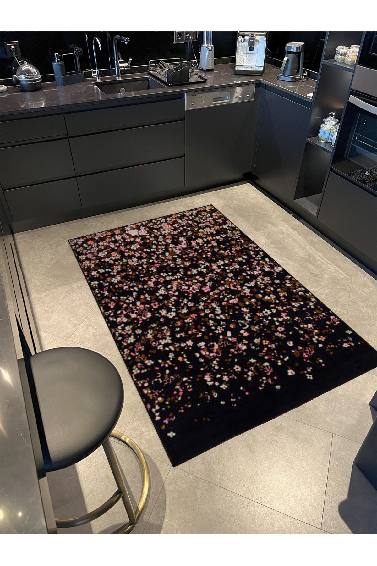 Siyah Tonlu Çiçekli Desenli Dekoratif Halı miravip576