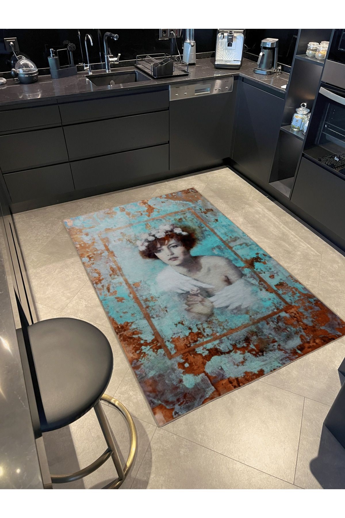 Mavi Kahve Temalı Soyut Kadın Tasarım Desenli Kreatif Modern Dekoratif Halı 2504