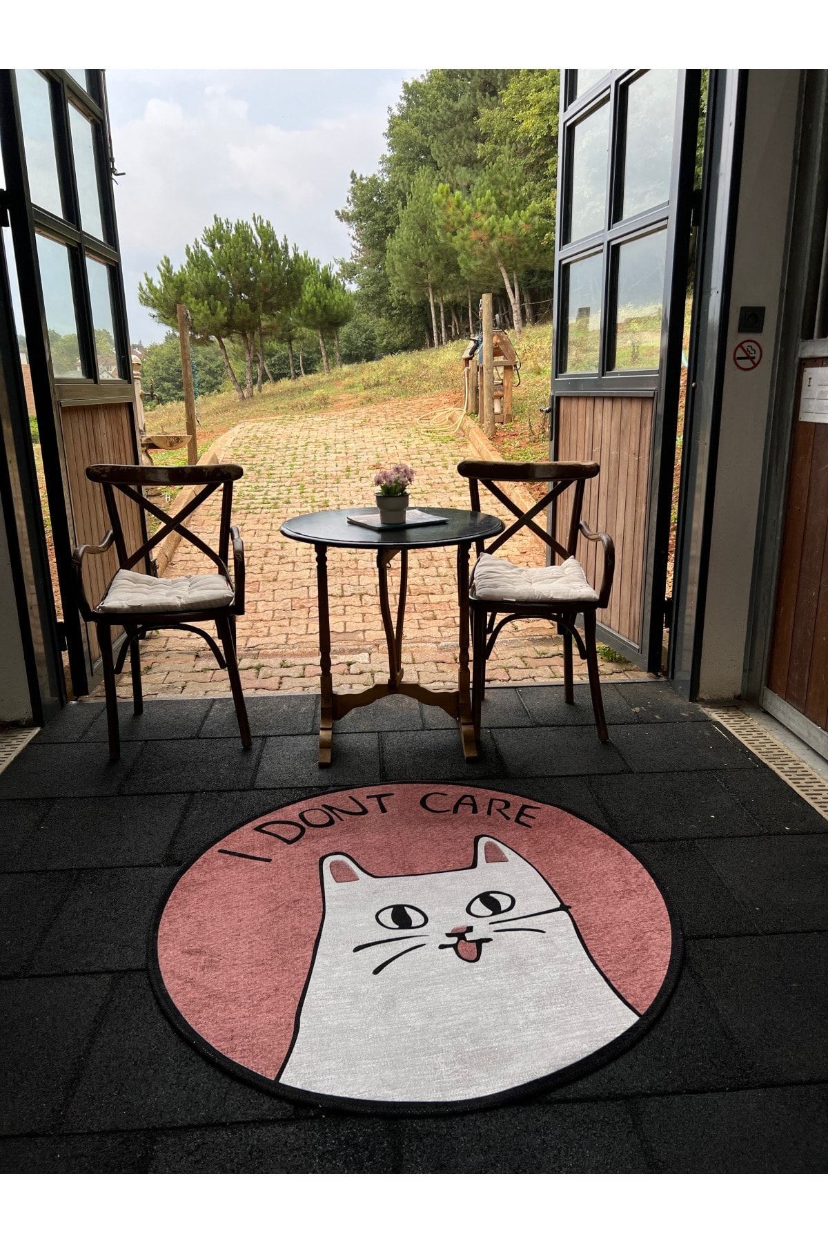 Mira 1067 I Don't Care Yazılı Kedi Figürlü Yuvarlak Dokuma Taban Halı