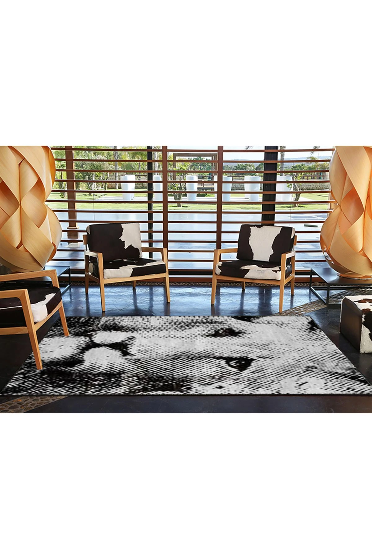 Siyah Beyaz Aslan Desenli Modern Dekoratif Halı 4500