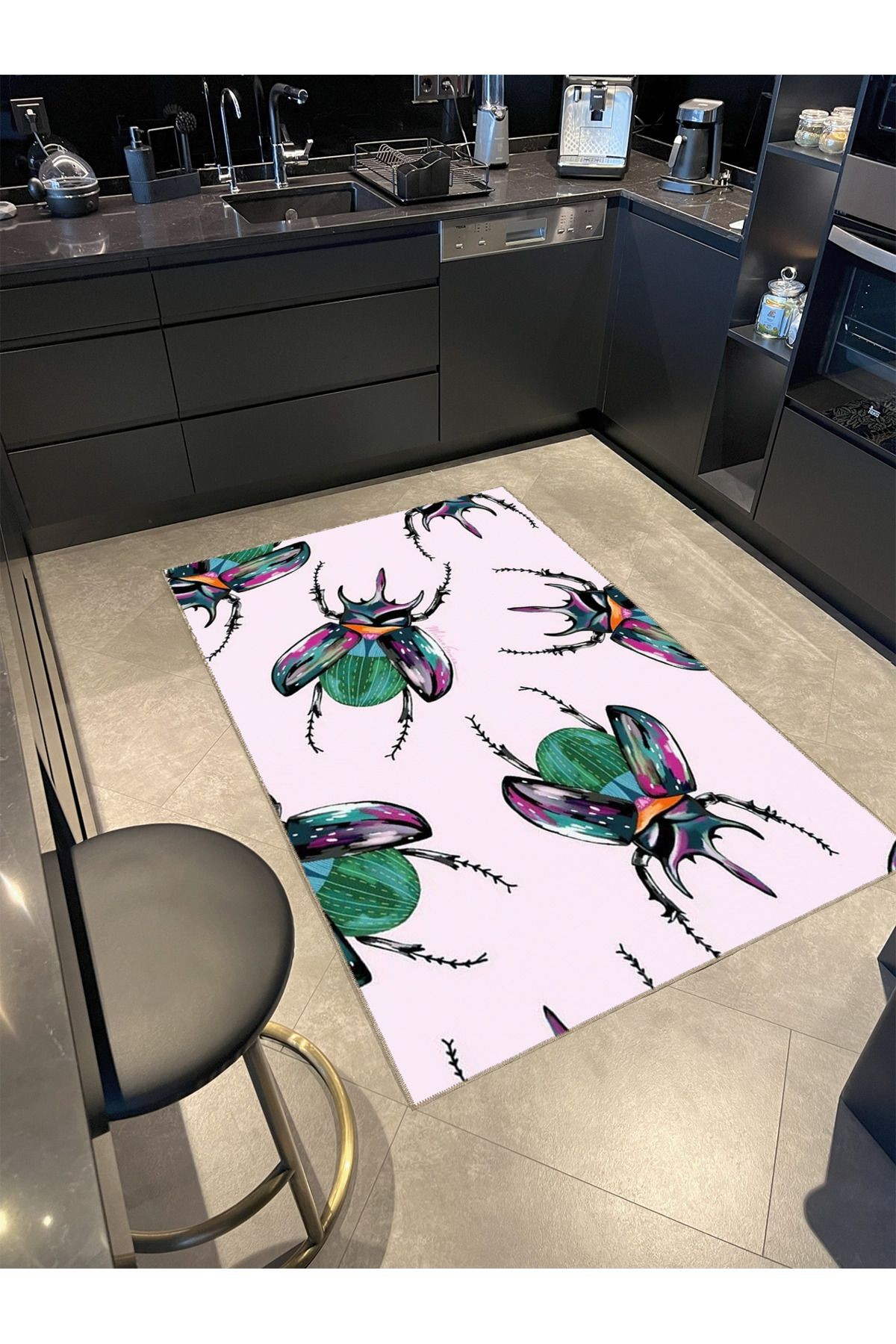 Açık Pembe Temalı Böcek Figürü Desenli Modern Dekoratif Halı 4979