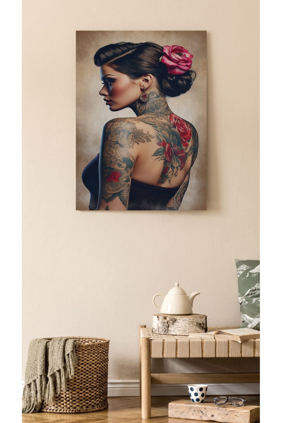 Kanvas Tablo Yan Pozlu Çiçekli Dövmeli Pozlu Kadın Temalı Tablo