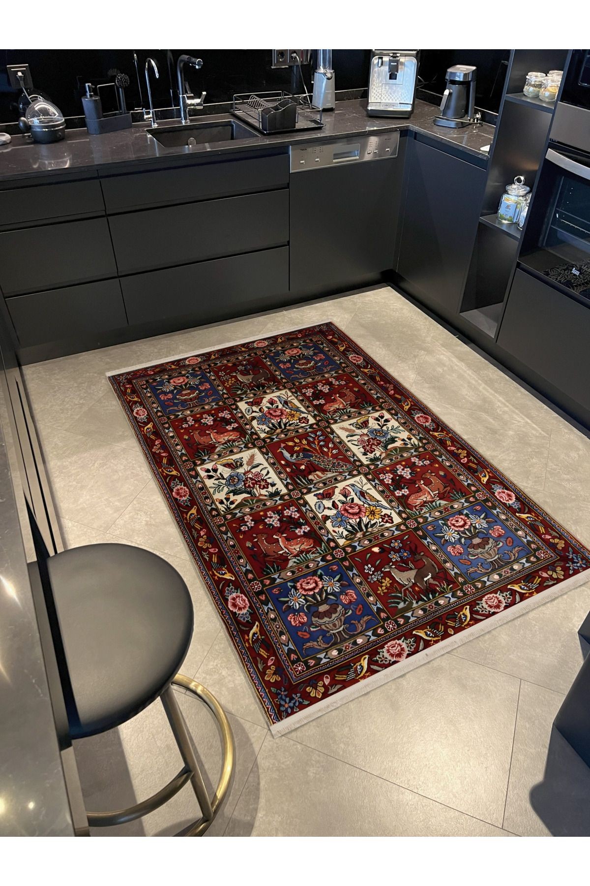 Bordo Temalı Çok Renkli Kare Bölme Geleneksel Çiçek Motif Desenli Vintage Dekoratif Halı 1947