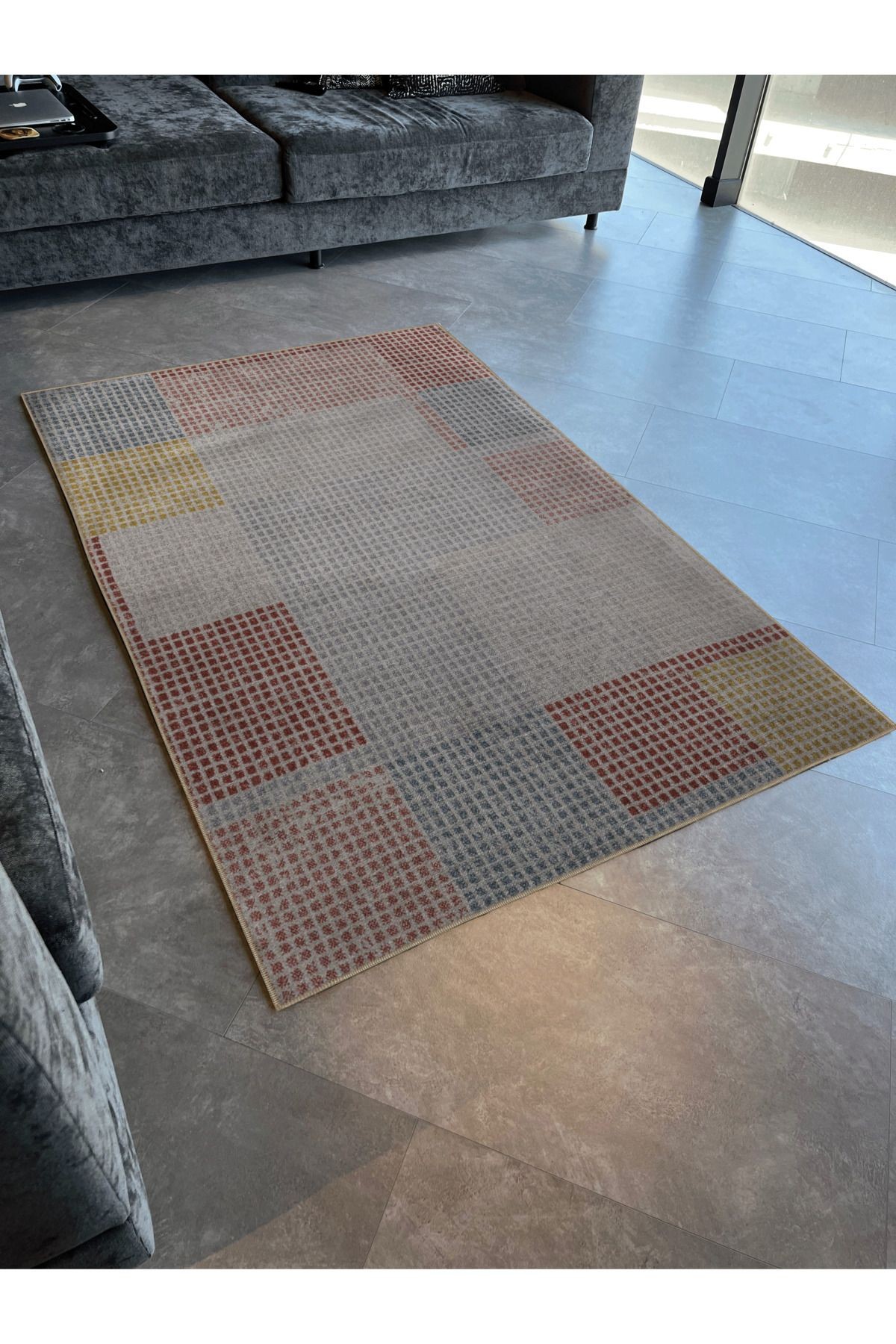 Bej Temalı Çok Renkli Soyut Geometrik Desenli Modern Dekoratif Halı 3043