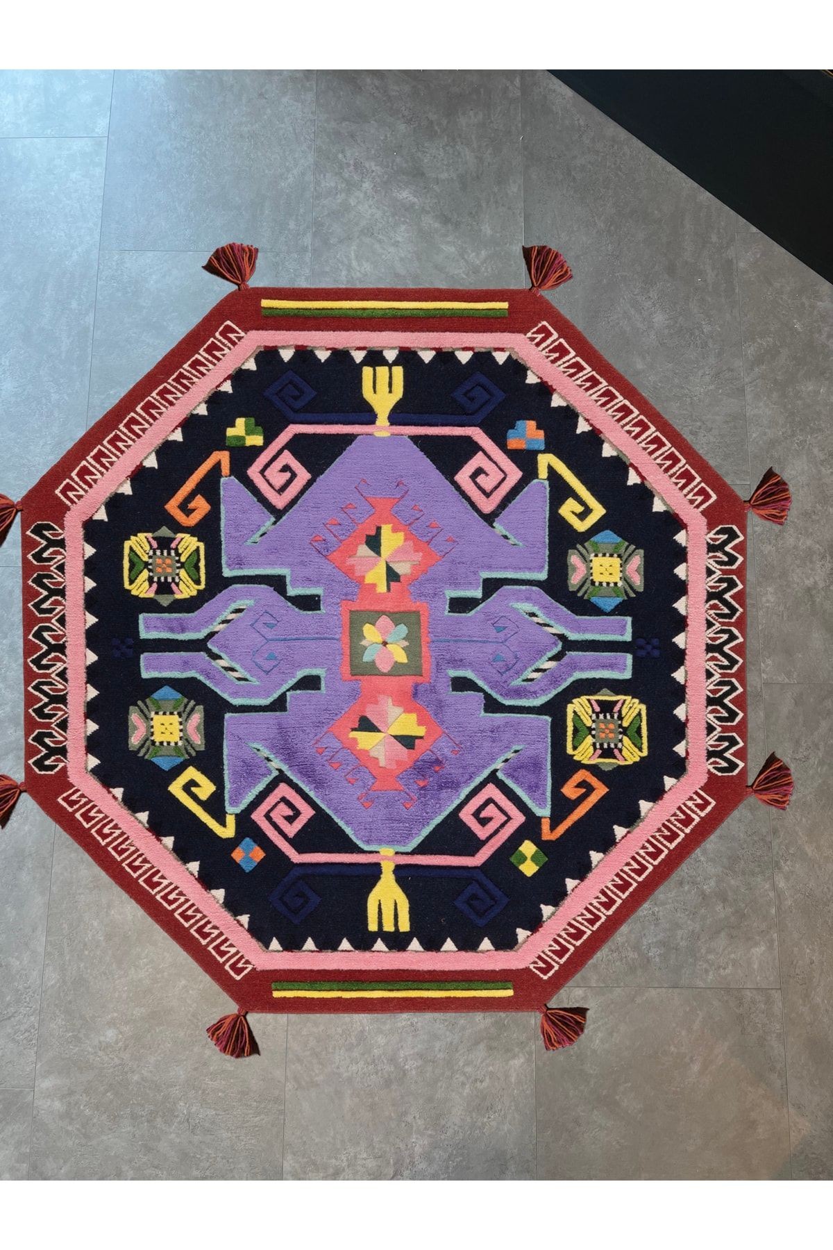 Mira 1182 Etnik Desen Figürlü Sekizgen Püsküllü Halı