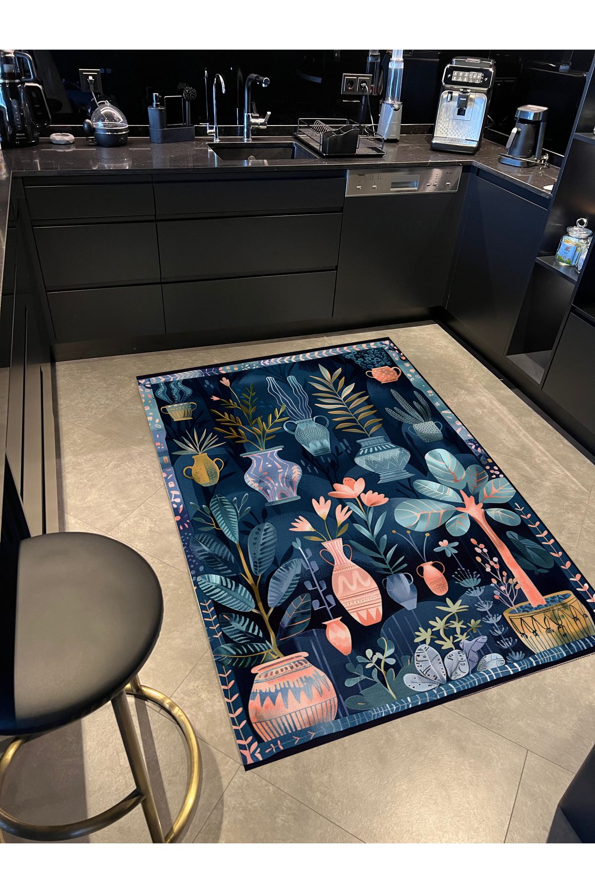 Fiorella Lacivert Vazo ve Bahar Çiçekleri Tema  Dokuma Taban  Dekoratif Halı 7008