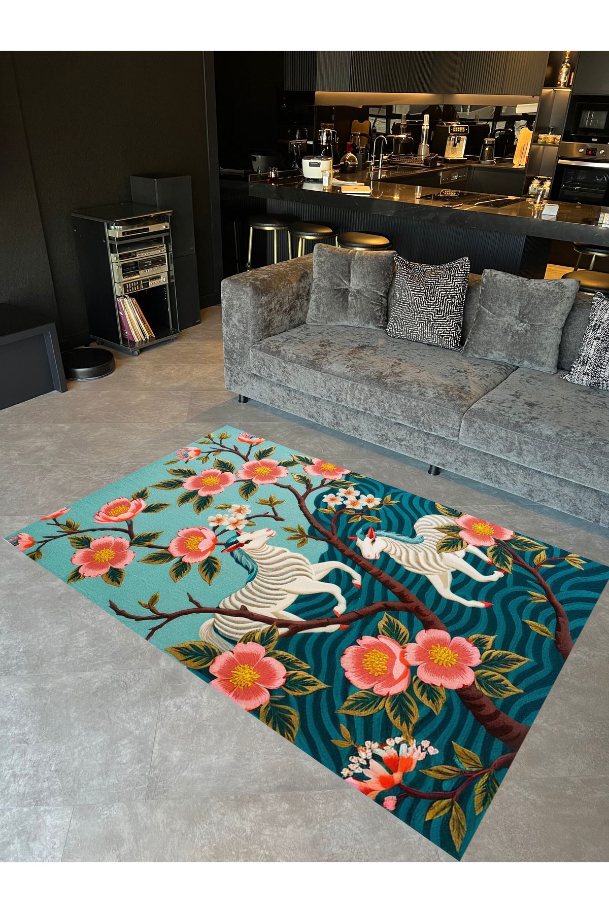 Paris Koleksiyonu Çok Renkli Boynuzlu At ve Çiçek Desenli Modern Dekoratif Halı 58