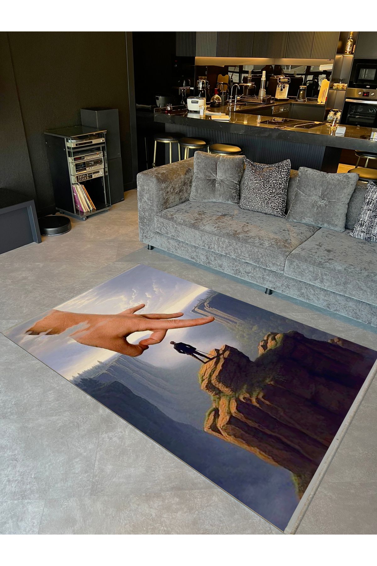 Özge Koleksiyonu Sanatsal Tasarım El Detaylı Zirvede Yalnız Adam Dokuma Taban Dekoratif Halı özge02