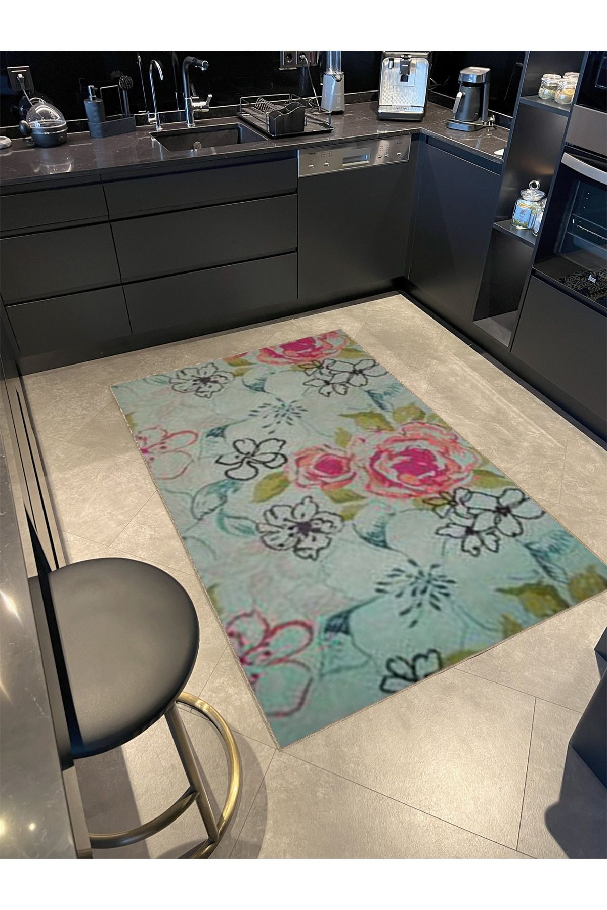 Açık Mavi Temalı Çok Renkli Çiçekler ve Gül Desenli Modern Dekoratif Halı 5031