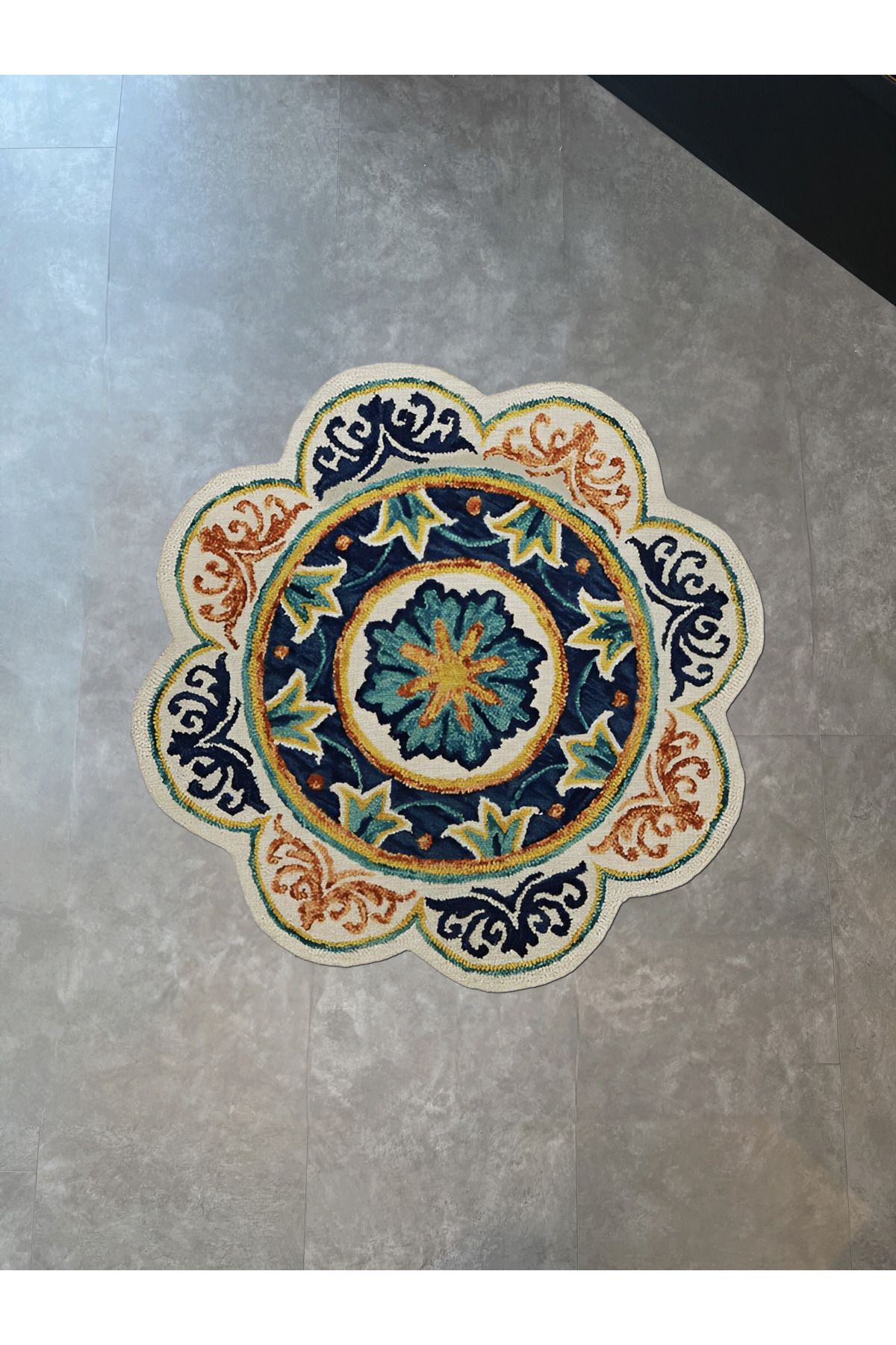Lacivert Temalı Çok Renkli Geleneksel Motif Çiçek Desenli Dokuma Taban Yuvarlak Dekoratif Halı 2096