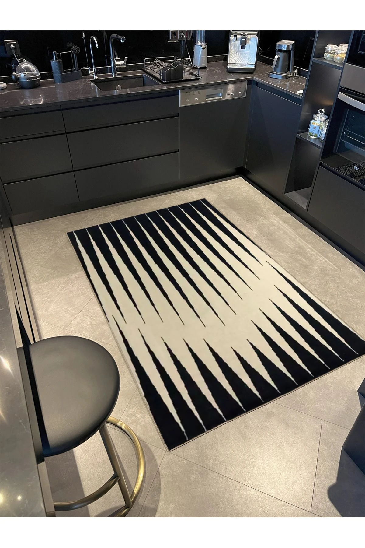 Siyah Bej Temalı Üçgen Geometrik Desenli Kreatif Modern Dekoratif Halı 3516