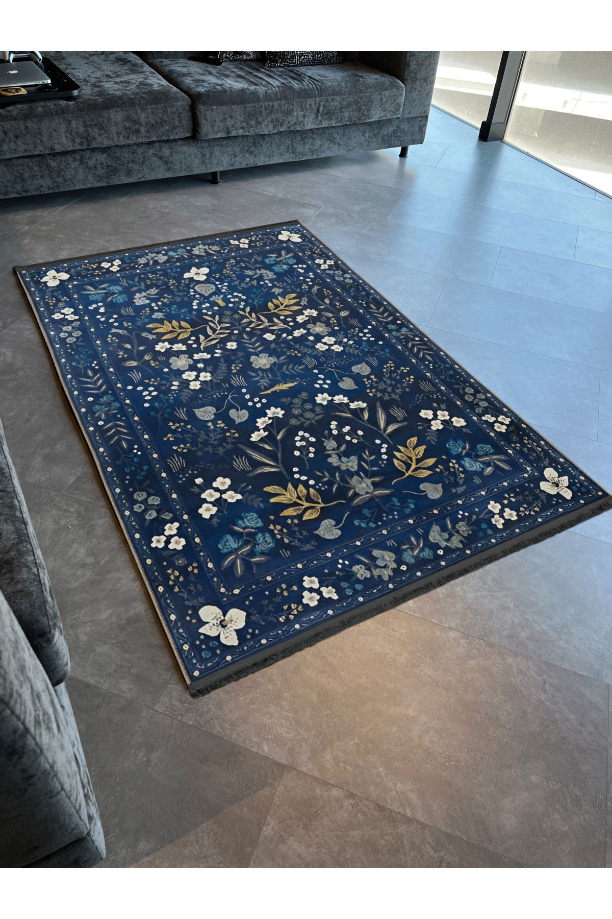 Lacivert Temalı Geleneksel Motif Çiçek Desenli Vintage Dekoratif Halı 1932