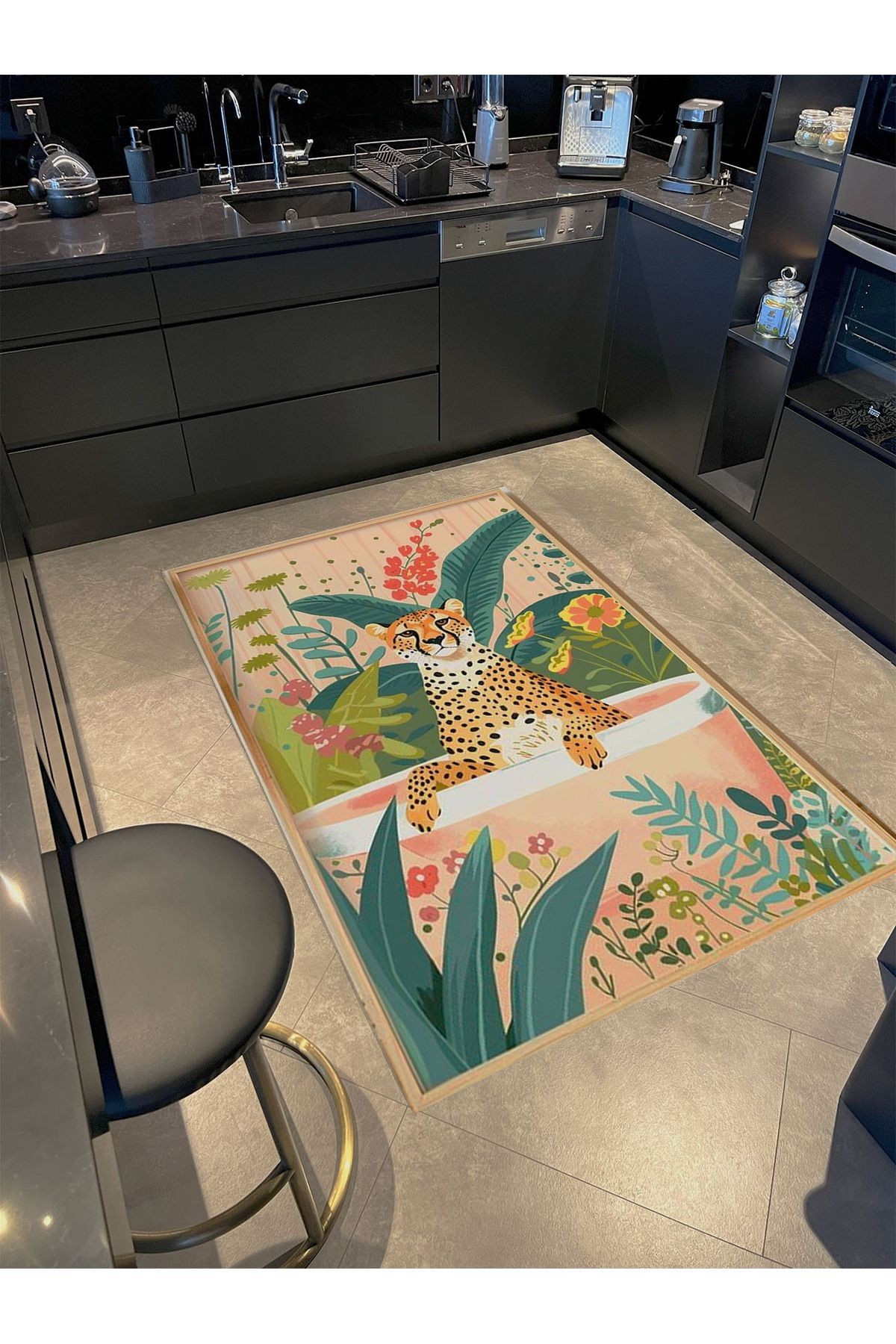 Kubilay Koleksiyonu Küvetteki Leopar ve Ağaçlar Desenli Dokuma Taban Modern Dekoratif Halı 03