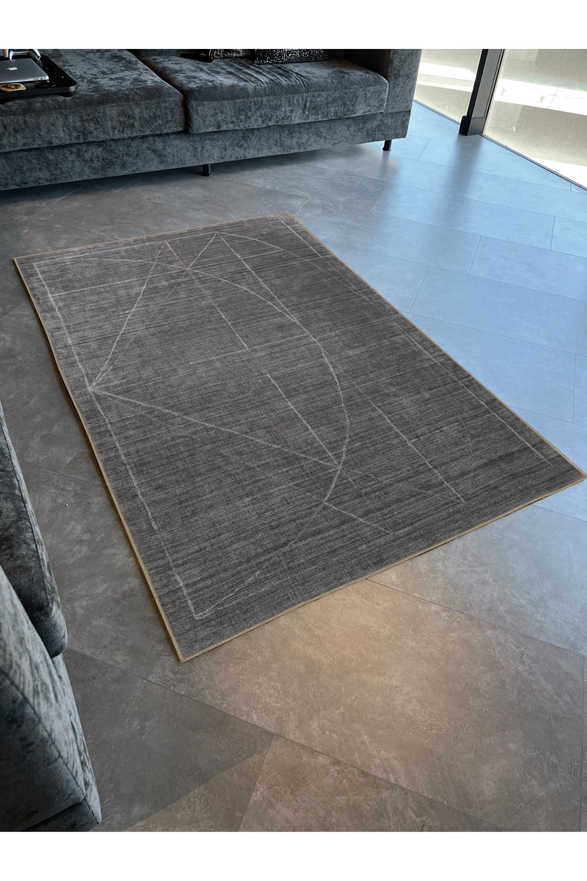 Gri Temalı Soyut Tasarım Çizgi Geometrik Desenli Modern Dekoratif Halı 2821