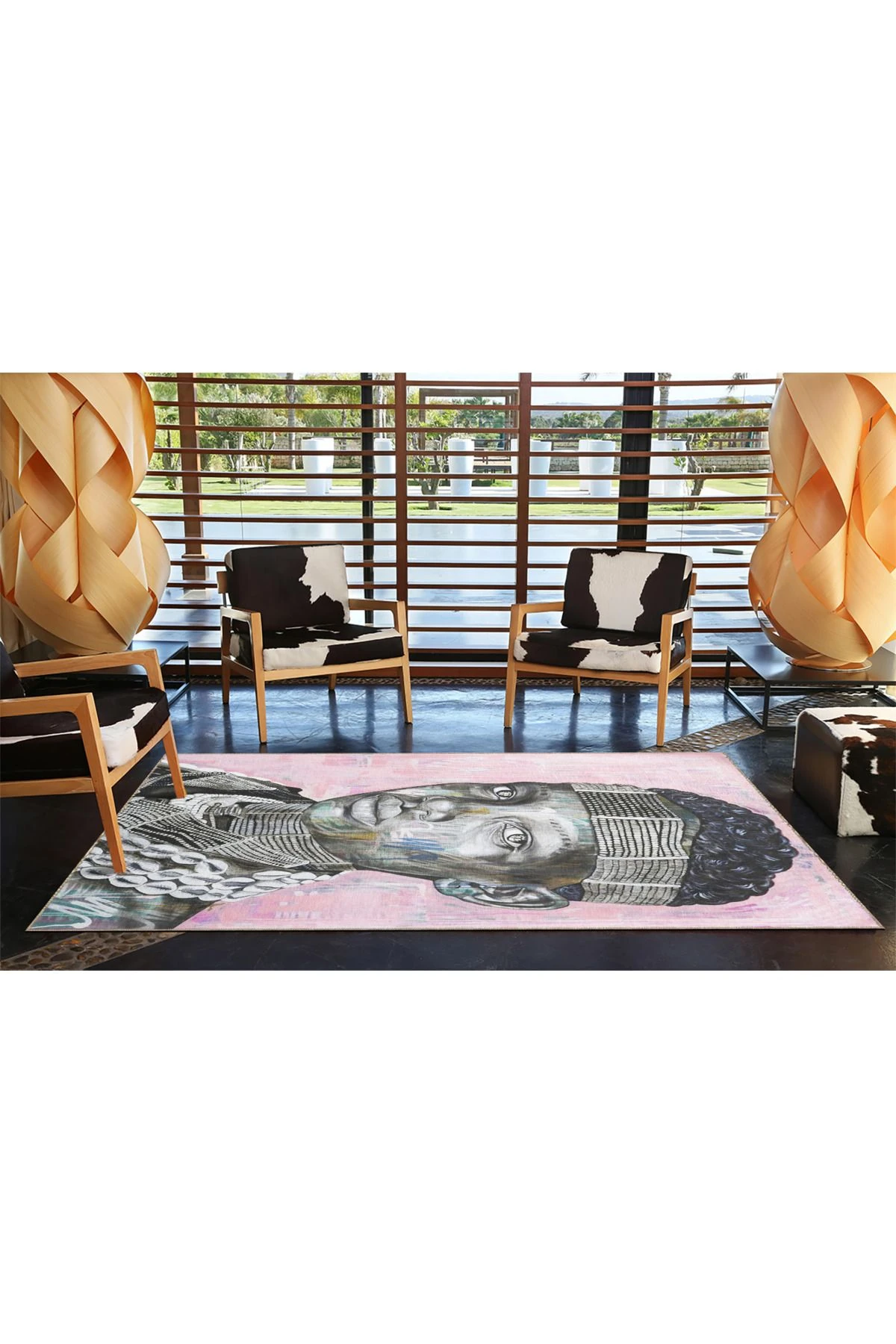 Yüz Temalı Pembe Renkli Desen Halı 3687