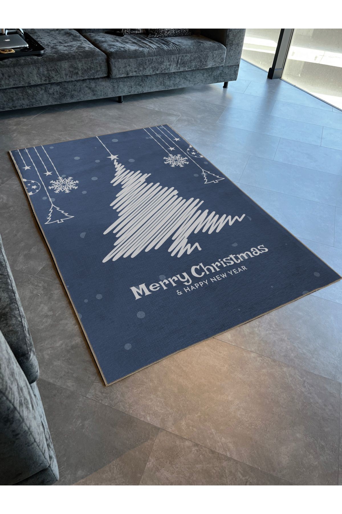 Mavi Yılbaşı Temalı Merry Christmas Yazılı Karma Ağaç Süs Desenli Kreatif Modern Dekoratif Halı 2233