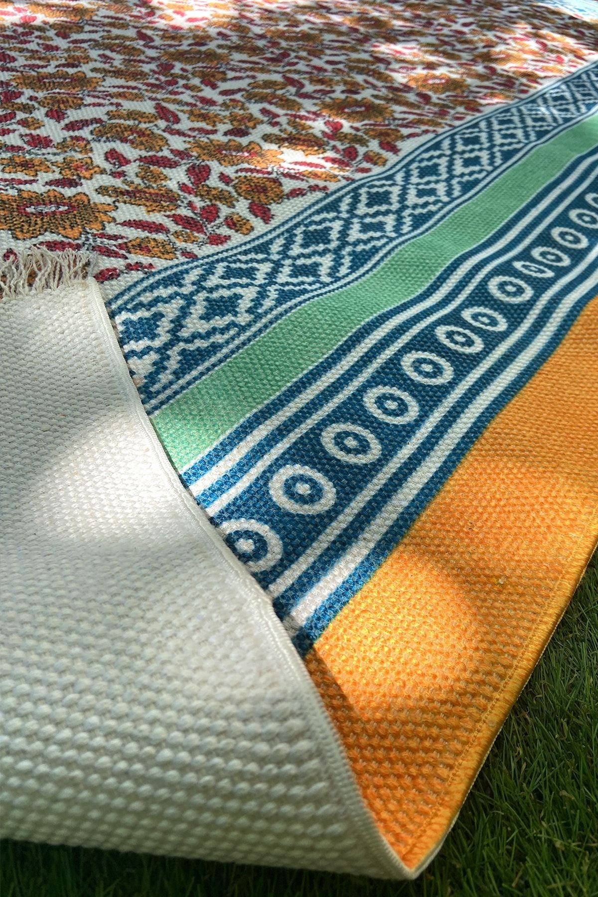 Bahama Çok Renkli Otantik Çiçek Desenli Kilim 302