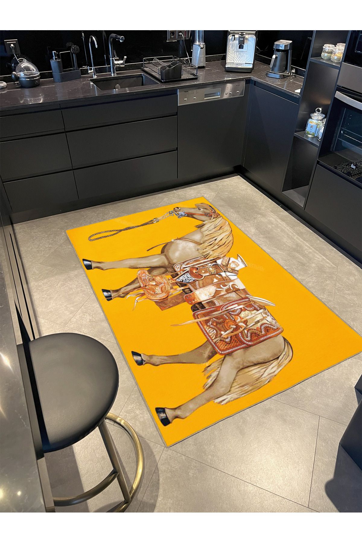 At Desenli Sarı Tonlarda Dekoratif Halı miravip718