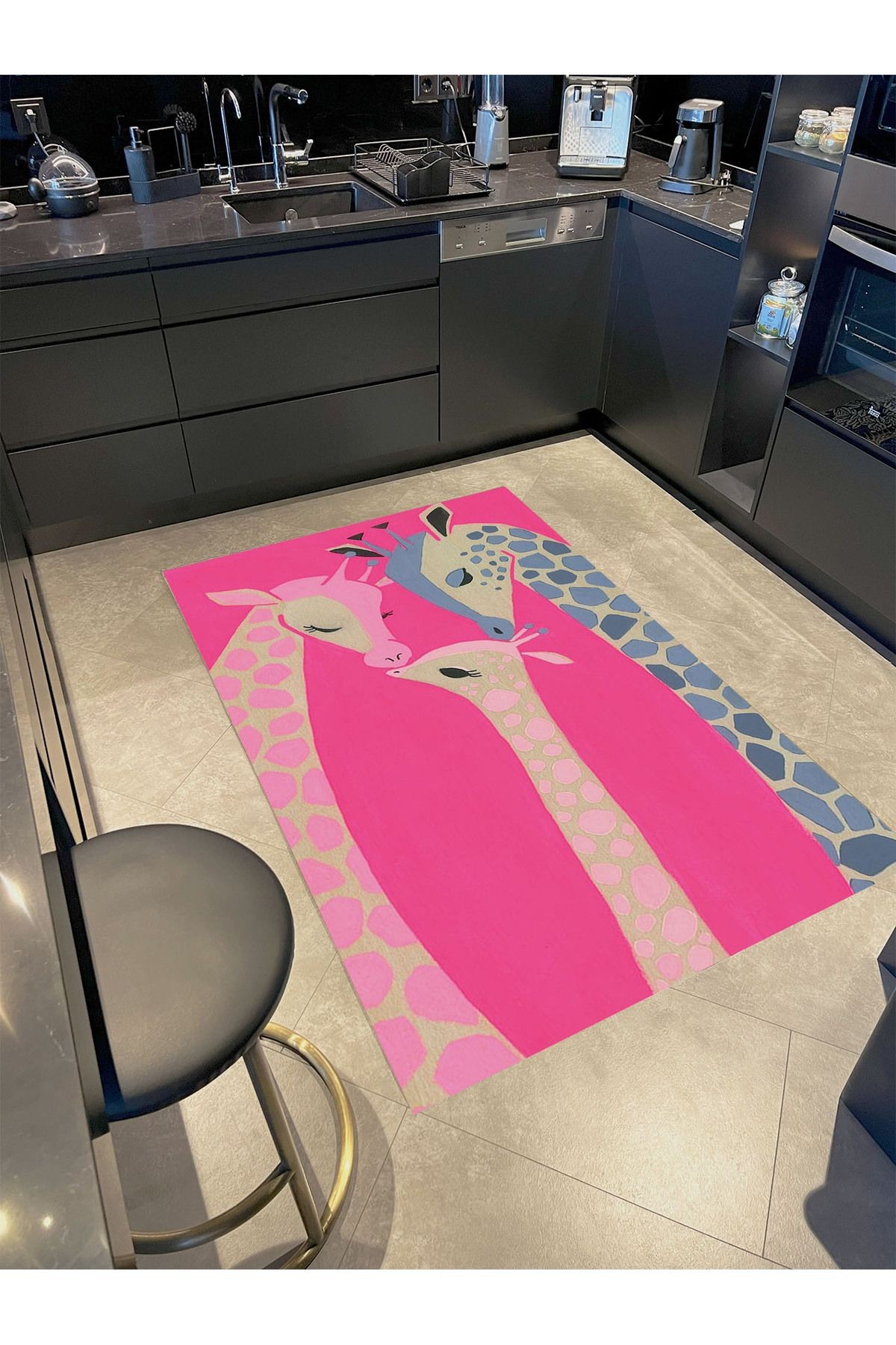 Güneş Koleksiyonu Pembe Anne Baba ve Bebek Zürafa Desenli Dokuma Taban Modern Dekoratif Halı güneş17