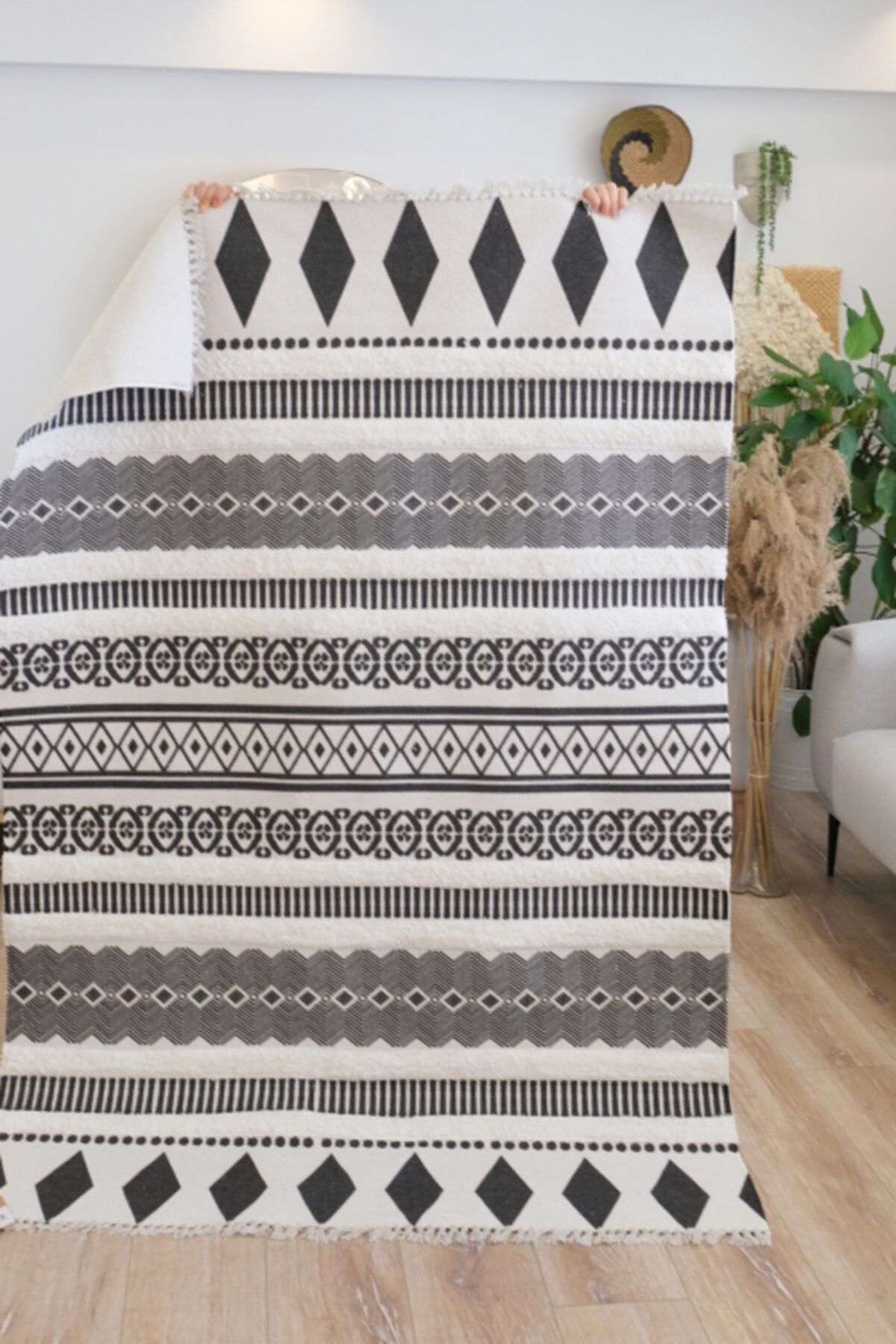 Rustik Black White 4007 Iskandinav Siyah Beyaz Desenli Kilim