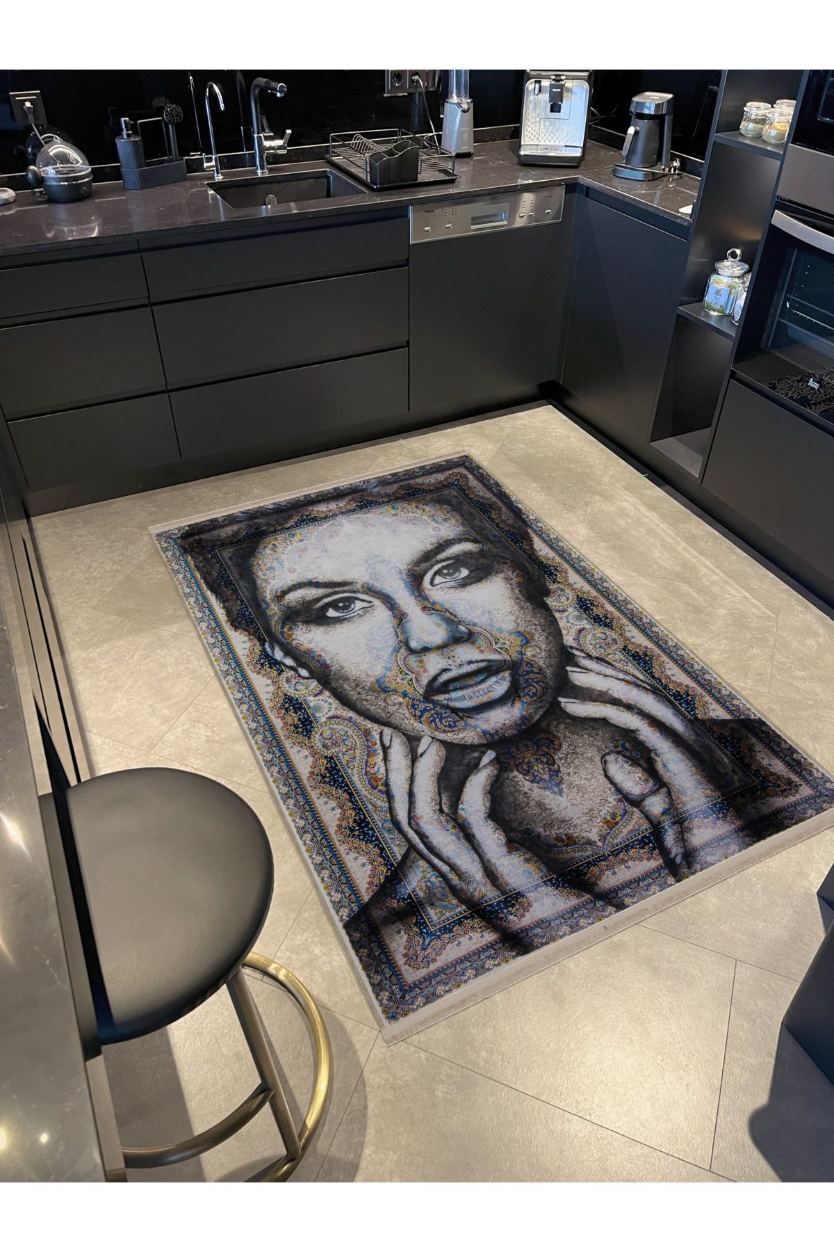 Bej Gri Temalı Motifli Soyut Kadın Portre Desenli Kreatif Modern Dekoratif Halı 2507