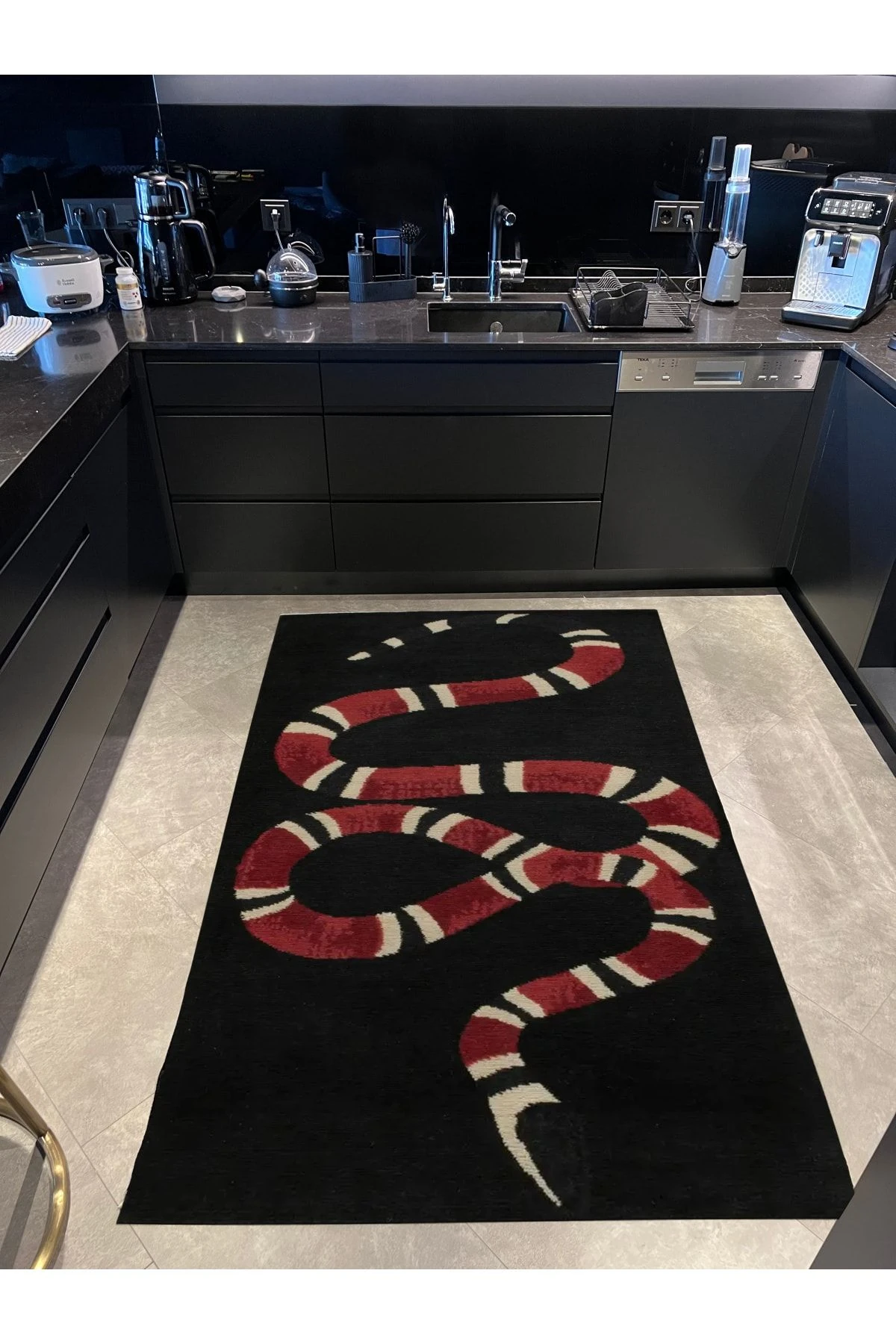 Siyah Bordo Yılan Temalı Dekoratif Dokuma Taban Halı Mira 1272