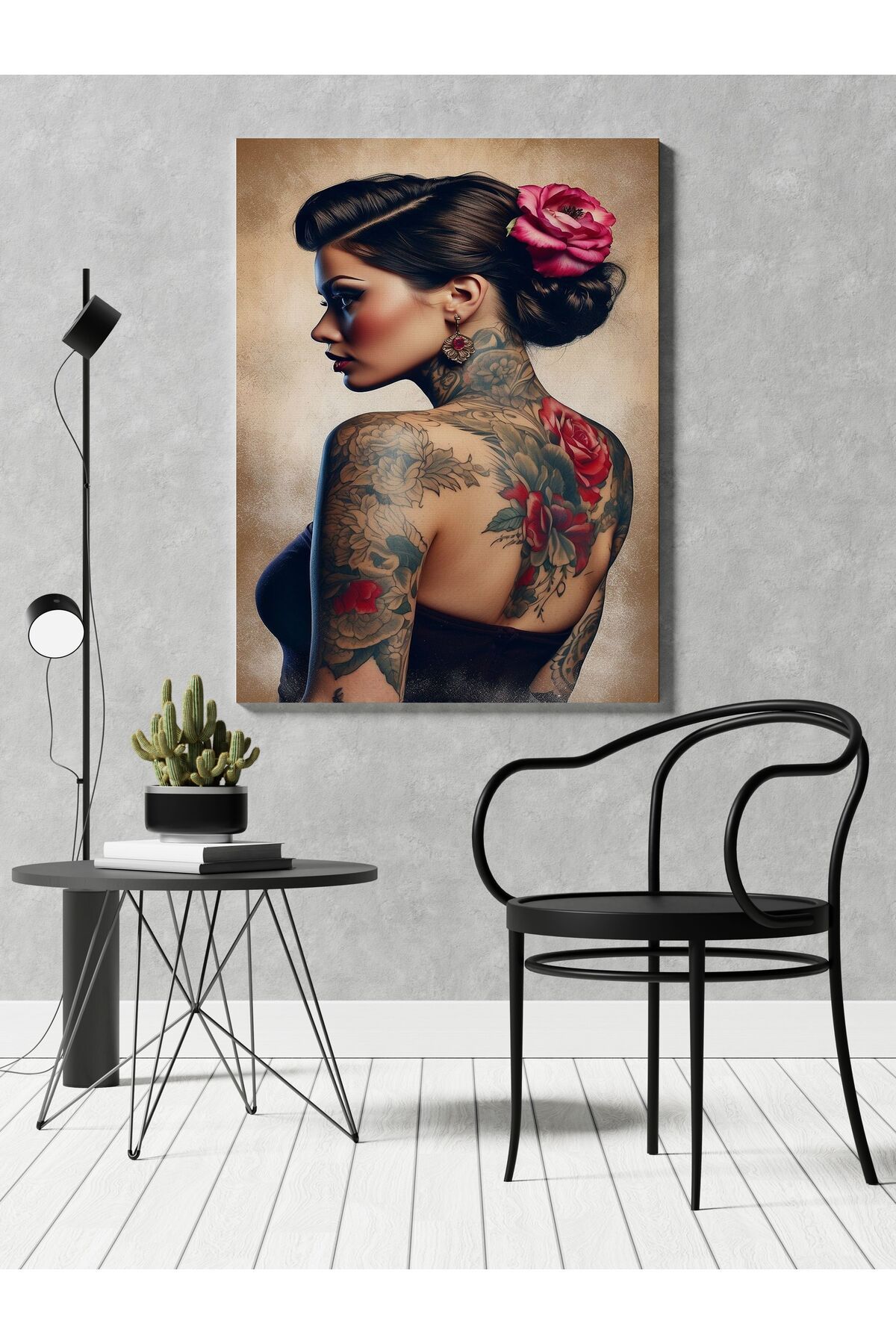 Kanvas Tablo Yan Pozlu Çiçekli Dövmeli Pozlu Kadın Temalı Tablo
