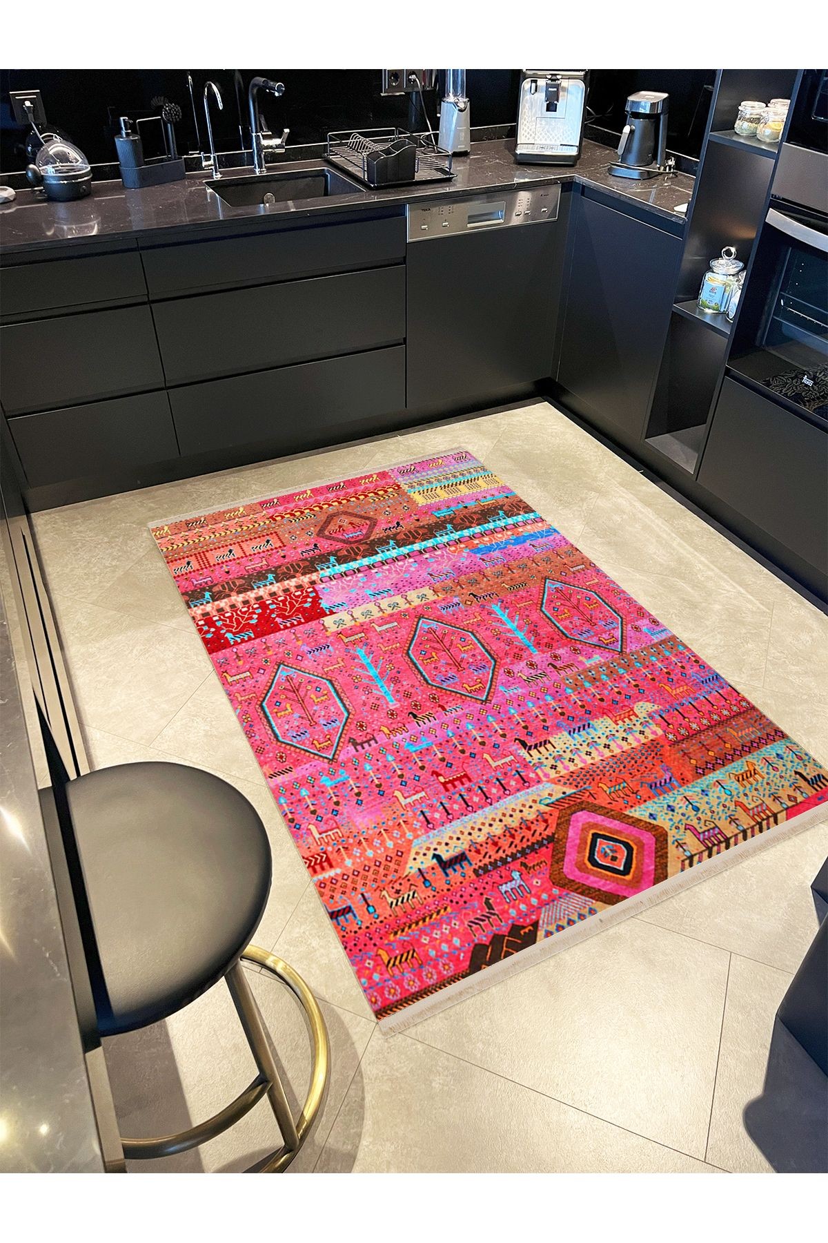 Barcelona Koleksiyonu Pembe Tonlarda Geyik ve Çiçek Motifleri Desenli Vintage Dekoratif Halı 02