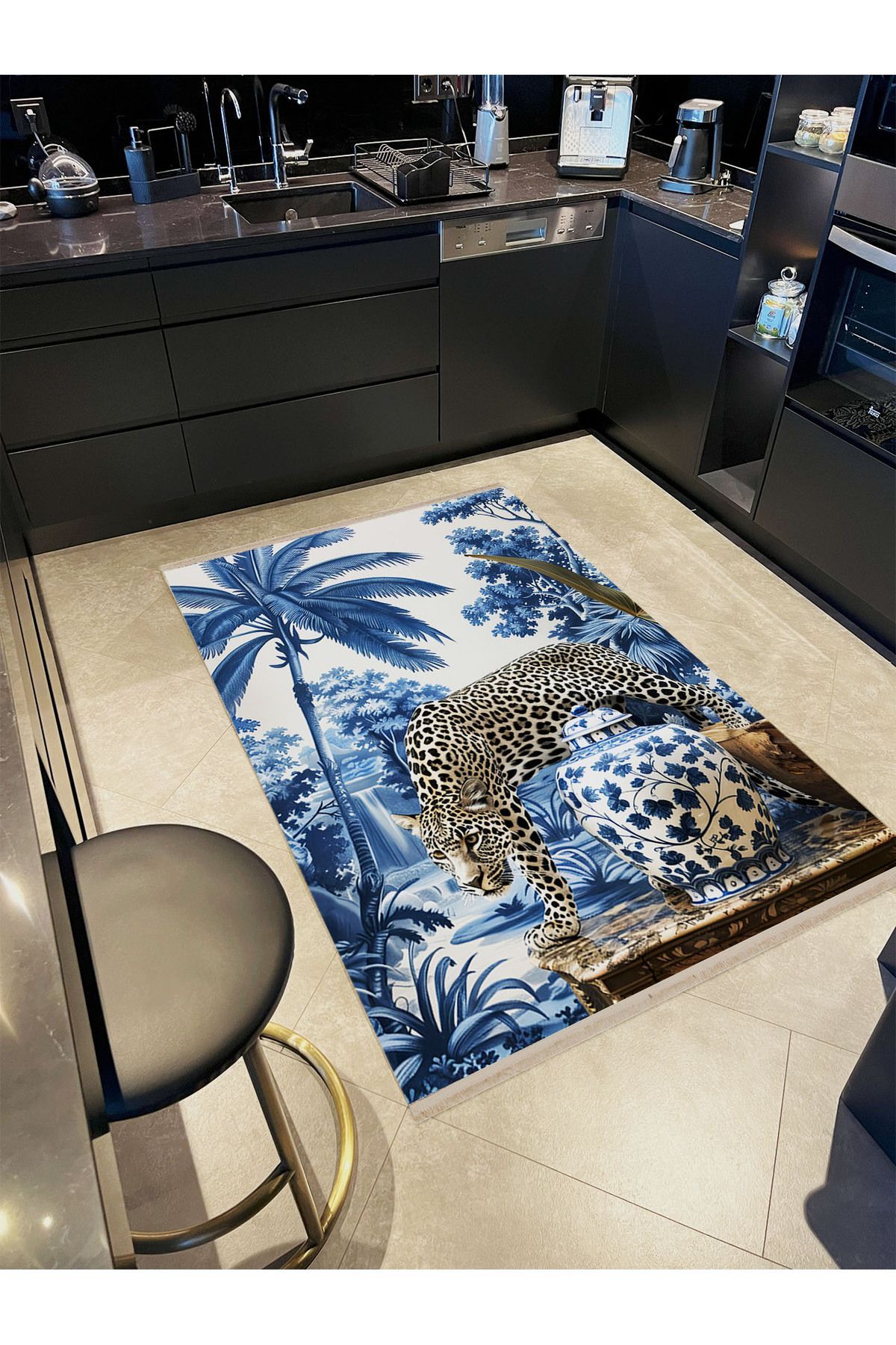 Paris Koleksiyonu Blue Blanc Palmiye Detaylı Kaplan ve Vazo Desenli Modern Dekoratif Halı paris29