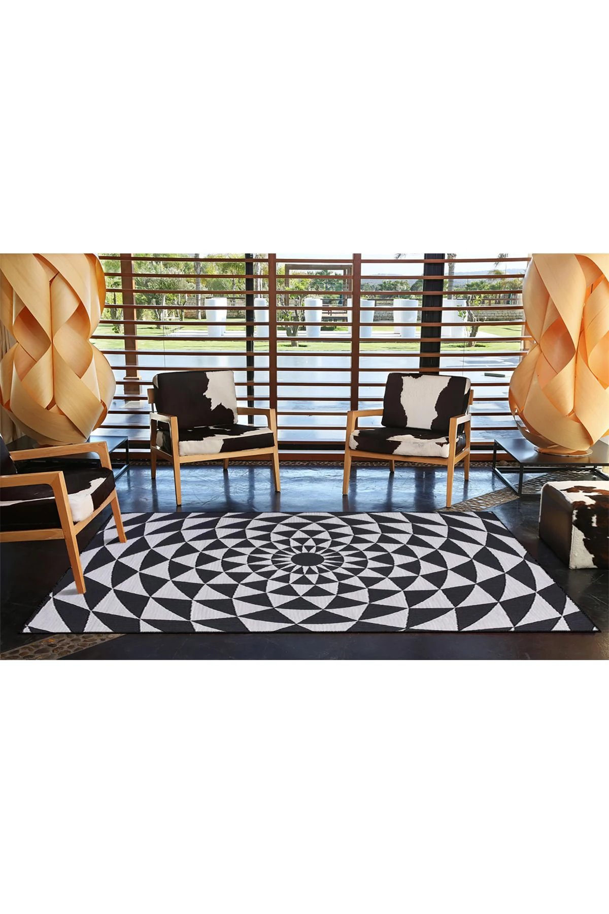 Daire ve Üçgen Desenli Siyah Beyaz Dokuma Taban miravip654