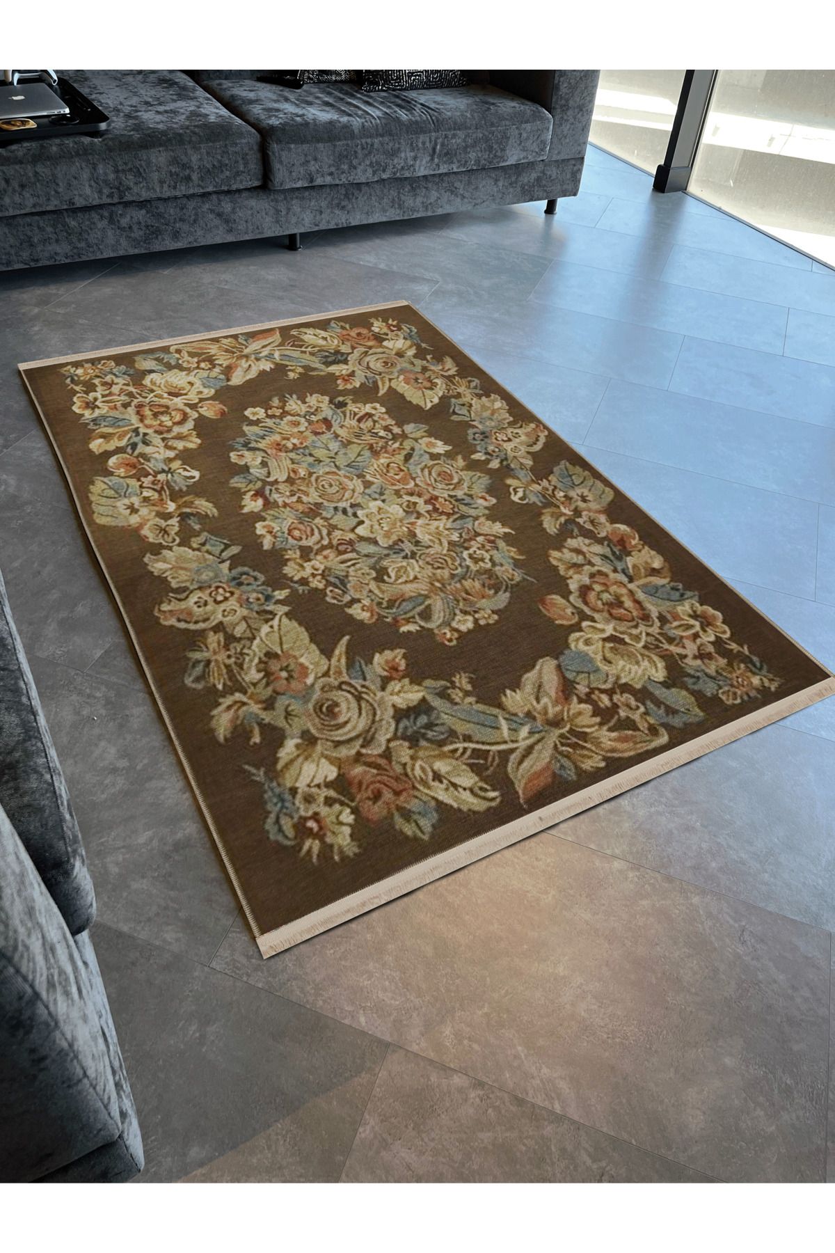 Kahverengi Temalı Karma Çiçek Gül Desenli Saçaklı Vintage Dekoratif Halı 3174